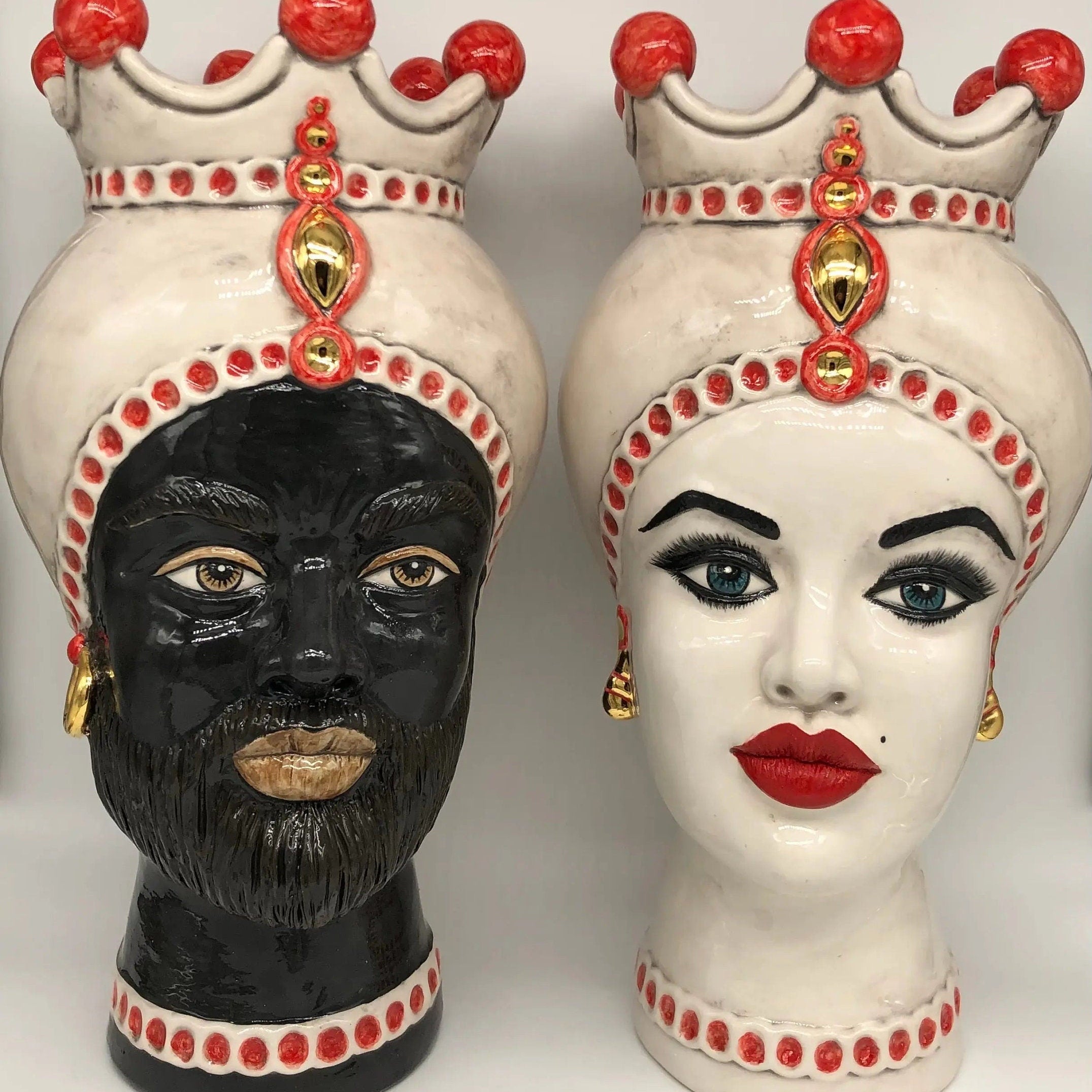 Teste di Moro Luis Ceramica Caltagirone cm H.44 L.23 Artigianale Turbante Liscio Écru Rosso Oro DD CERAMICHE SICILIANE