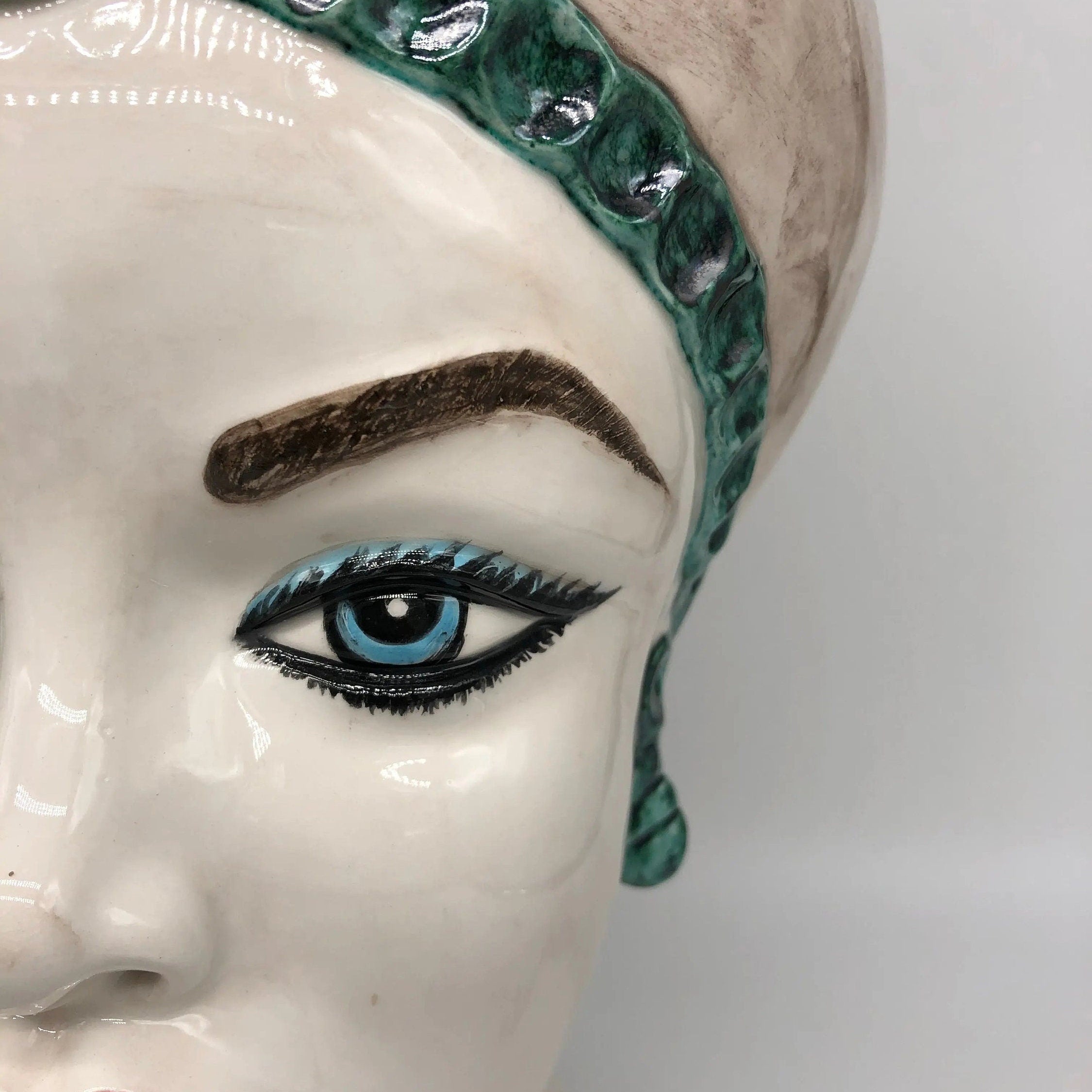 Teste di Moro Luis Ceramica Caltagirone cm H.44 L.23 Artigianale Turbante Liscio Écru Verde DD CERAMICHE SICILIANE