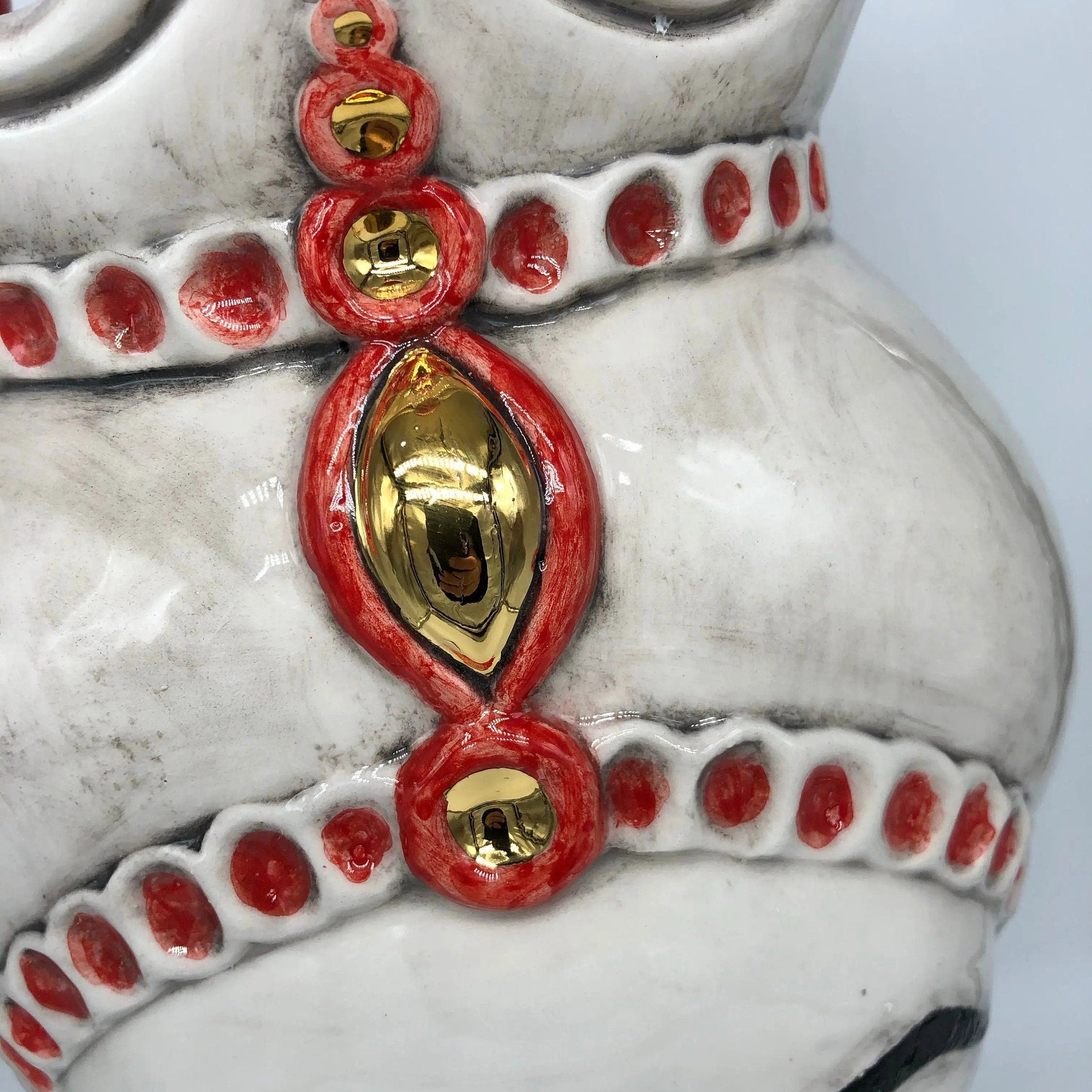 Teste di Moro Luis Ceramica Caltagirone cm H.44 L.23 Artigianale Turbante Liscio Écru Rosso Oro DD CERAMICHE SICILIANE