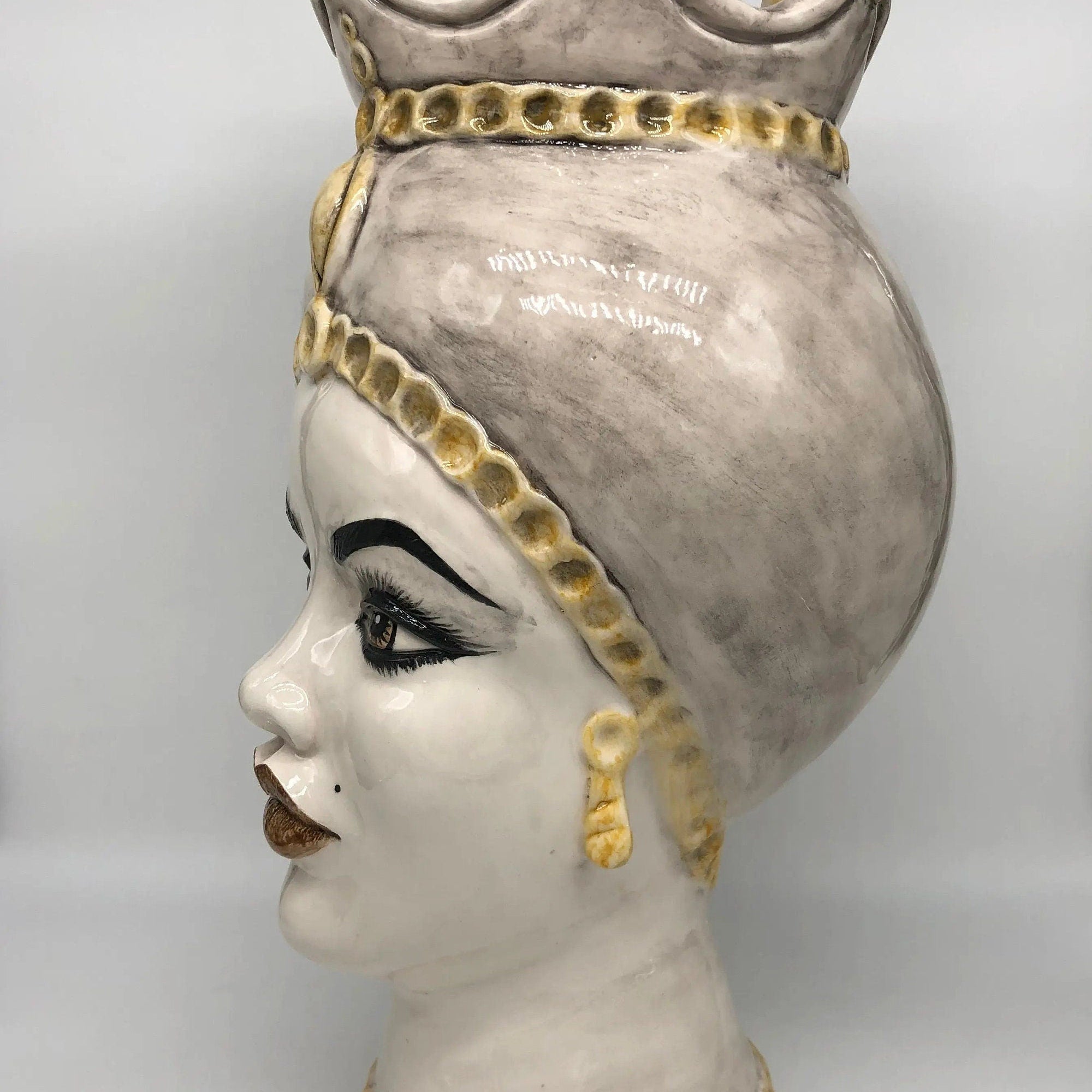 Teste di Moro Luis Ceramica Caltagirone cm H.44 L.23 Artigianale Turbante Liscio Écru Giallo DD CERAMICHE SICILIANE
