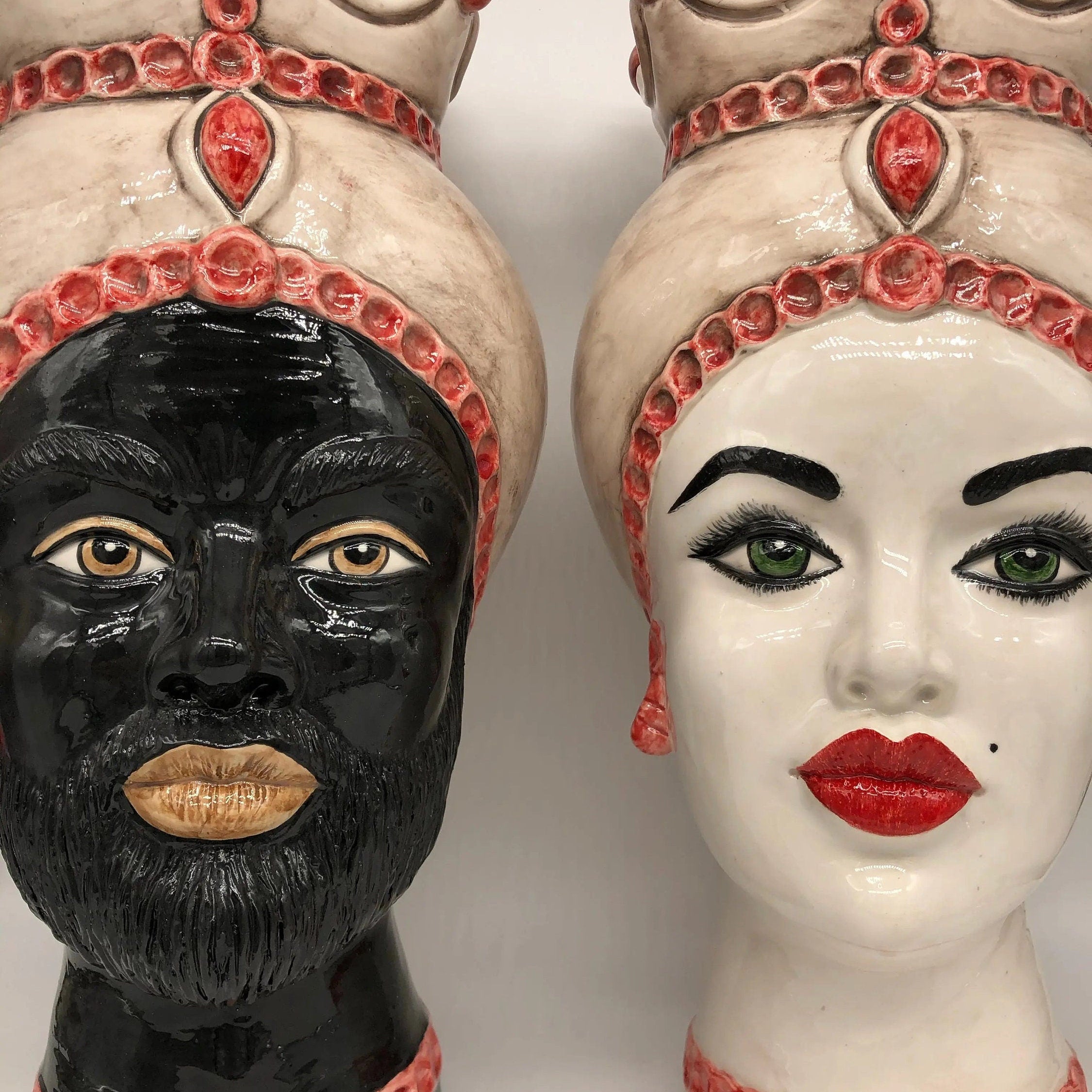 Teste di Moro Luis Ceramica Caltagirone cm H.44 L.23 Artigianale Turbante Liscio Écru Rosso DD CERAMICHE SICILIANE