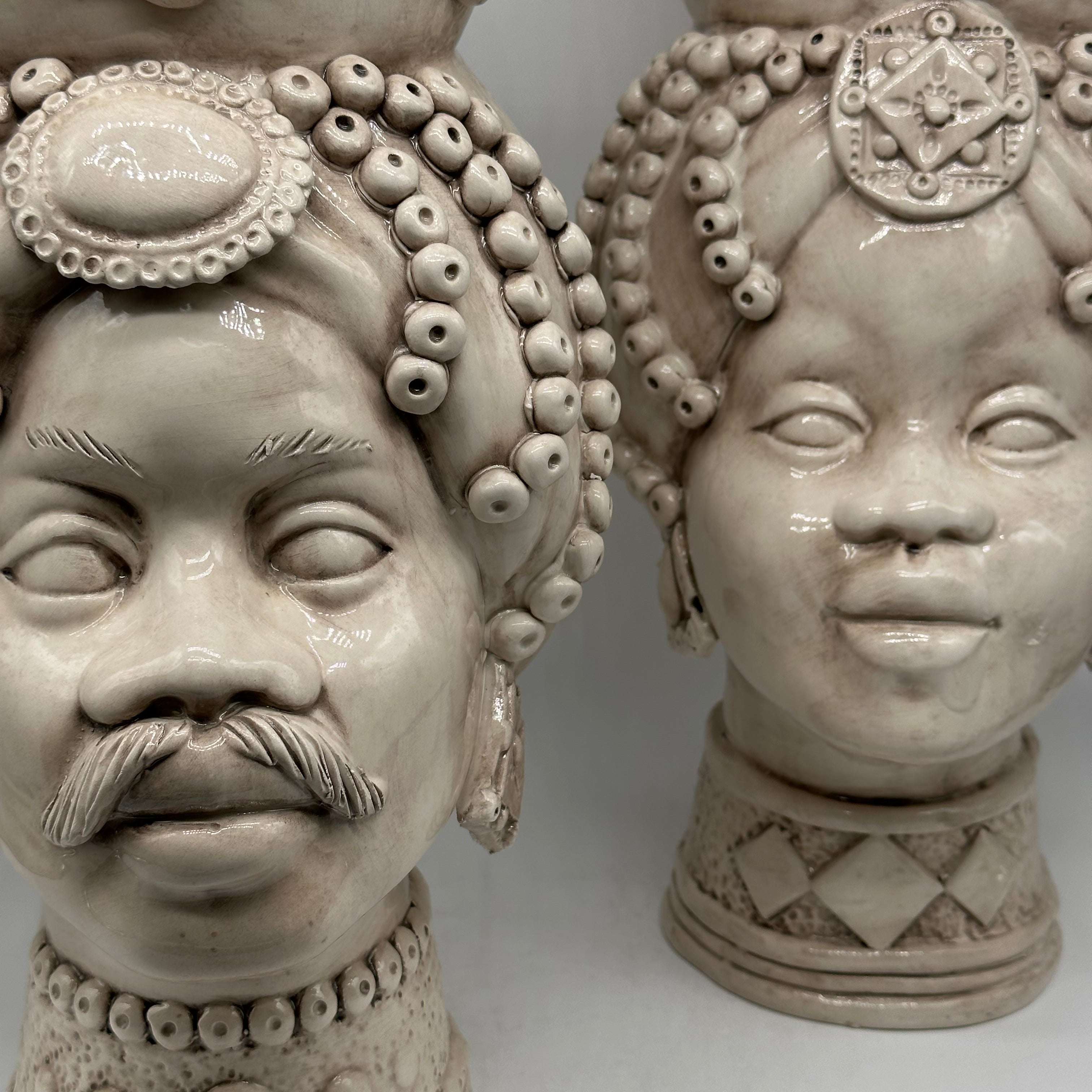 Teste di Moro Masai Ceramica Caltagirone cm H.38 L.21 Artigianale Beige - TESTE DI MORO