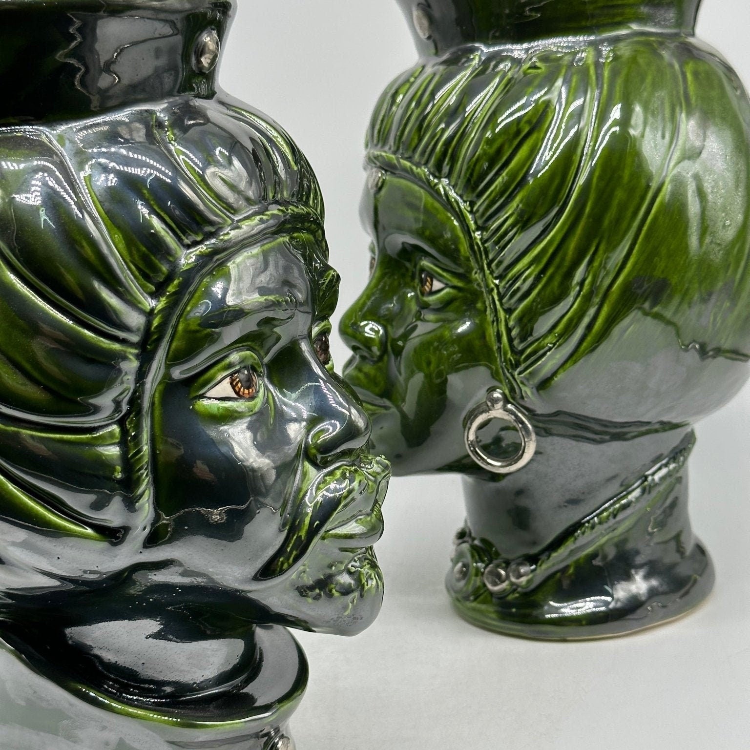 Teste di Moro Mediterraneo Ceramica Caltagirone cm H.29 L.22 Artigianale Verde Platino - DD CERAMICHE SICILIANE