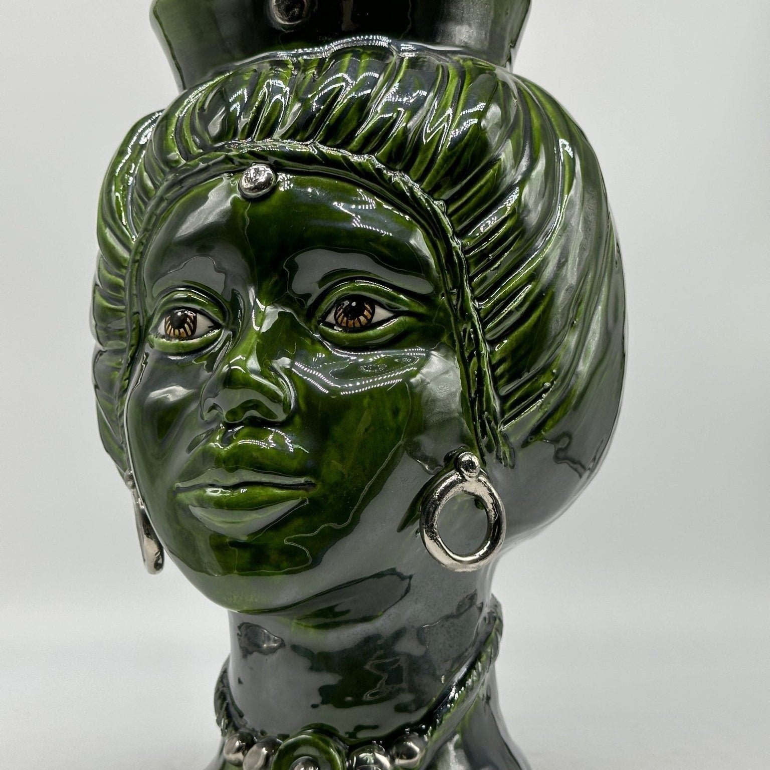 Teste di Moro Mediterraneo Ceramica Caltagirone cm H.29 L.22 Artigianale Verde Platino - DD CERAMICHE SICILIANE