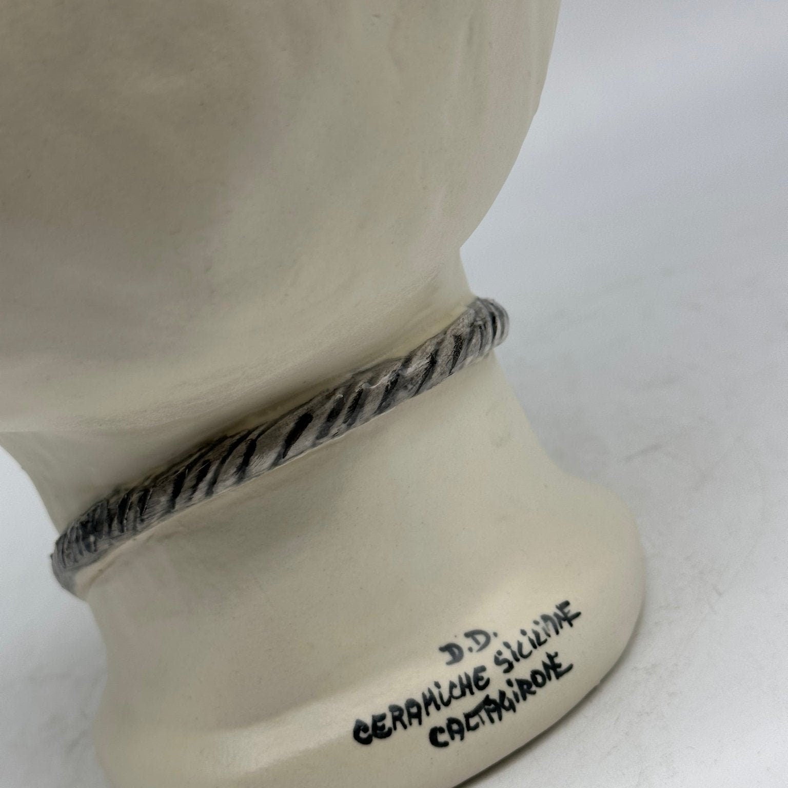 Teste di Moro Mediterraneo Ceramica Caltagirone cm H.29 L.22 Artigianale Bianco Opaco - DD CERAMICHE SICILIANE