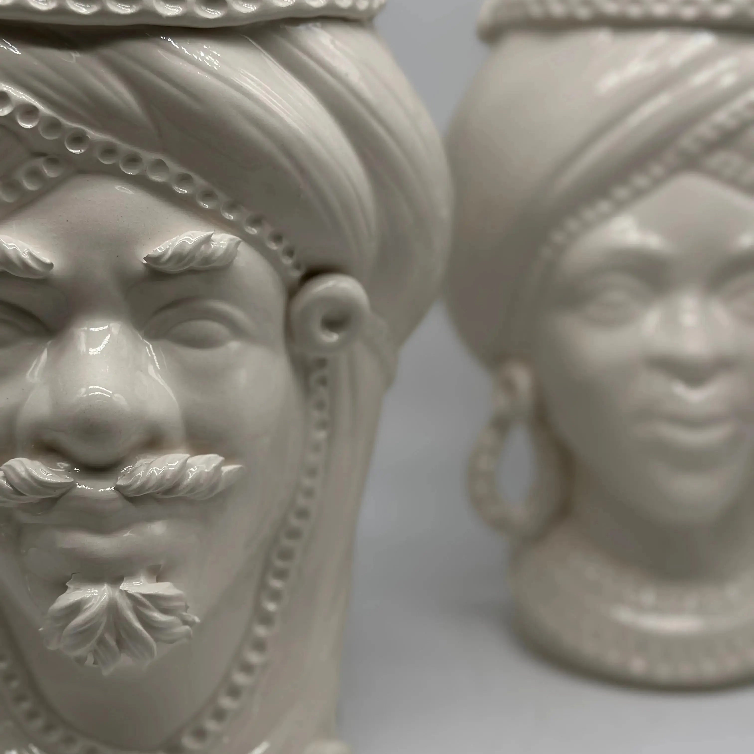 Teste di Moro Moresca Ceramica Caltagirone cm H.28 L.19 Artigianale Monocolore Bianco - TESTA DI MORO