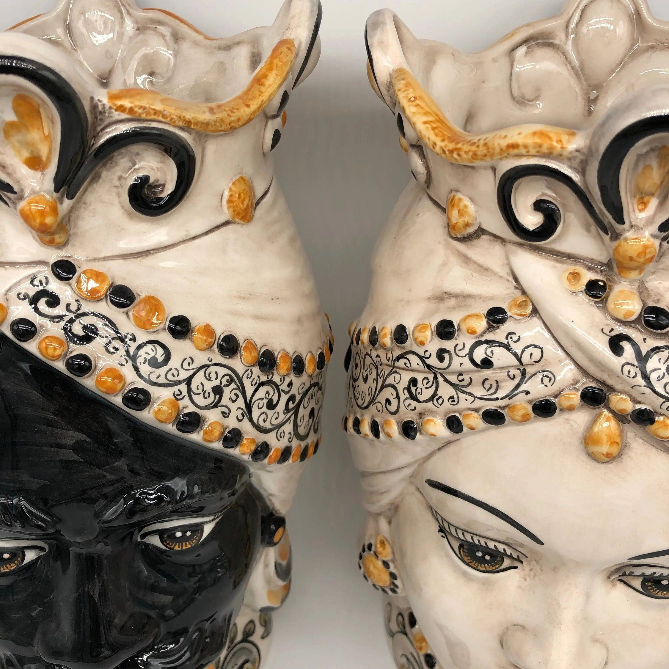 Teste di Moro Saturno Ceramica Caltagirone cm H.37 L.22 Artigianale Barocco Ocra Nero DD CERAMICHE SICILIANE