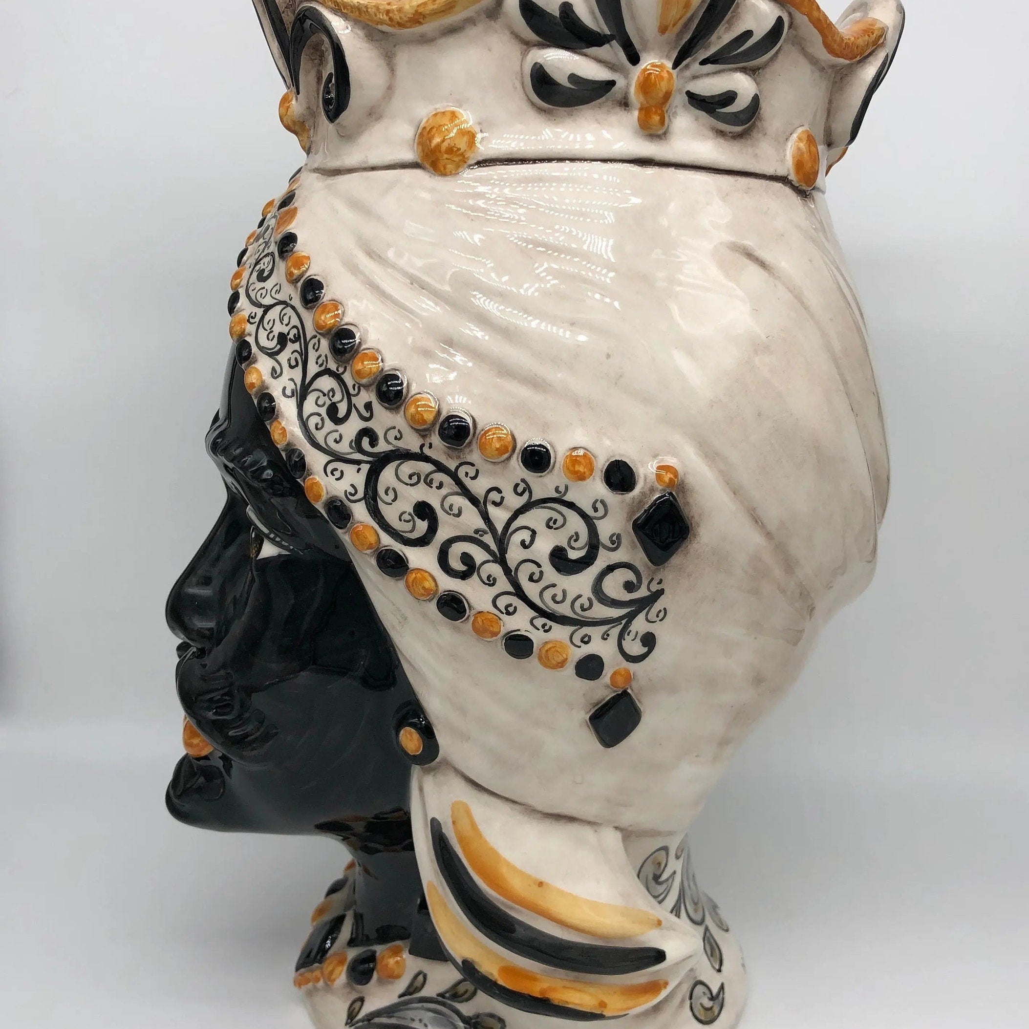 Teste di Moro Saturno Ceramica Caltagirone cm H.37 L.22 Artigianale Barocco Ocra Nero DD CERAMICHE SICILIANE