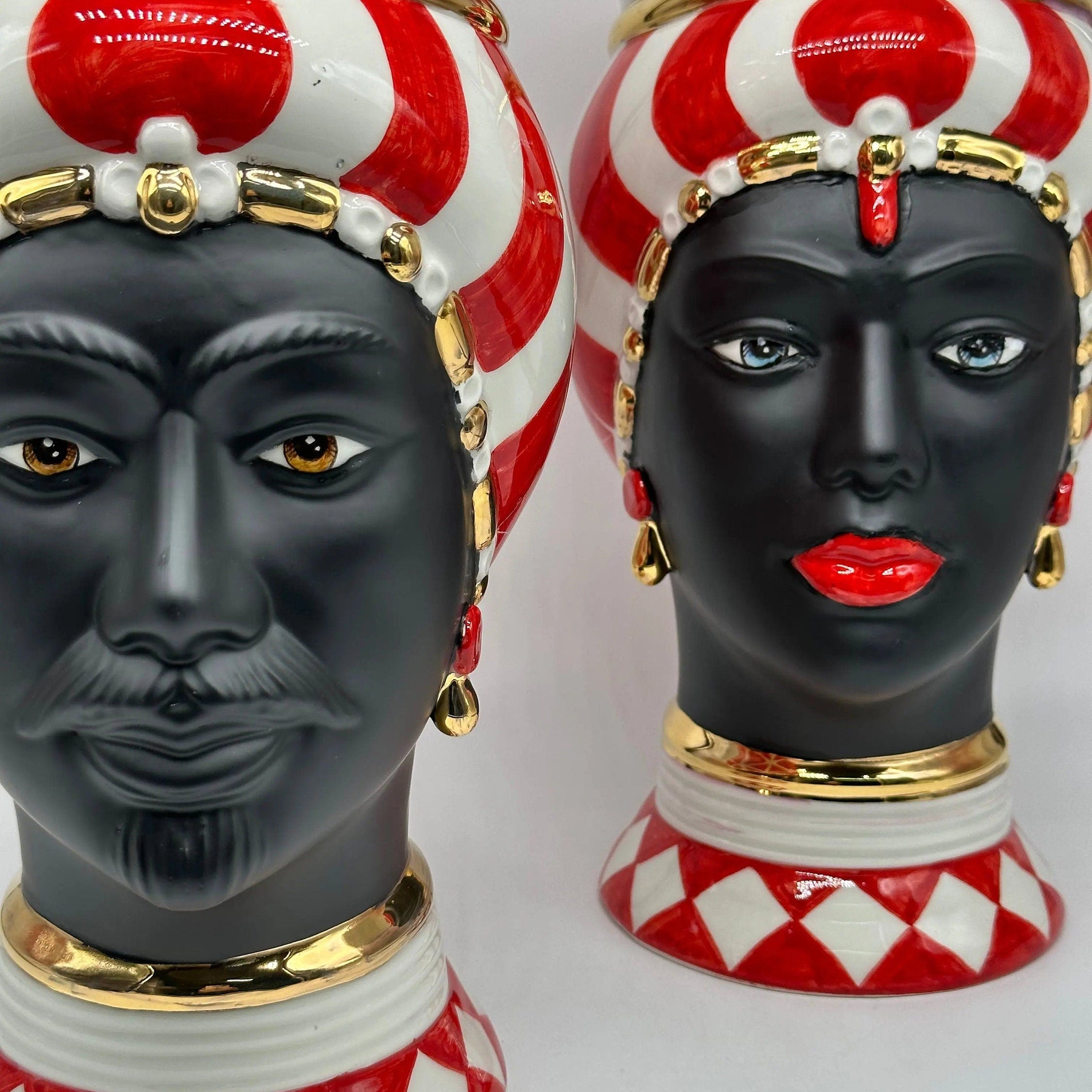 Teste di Moro Token Ceramica Caltagirone cm H.31 L.18 Artigianale Rosso Bianco Oro DD CERAMICHE SICILIANE