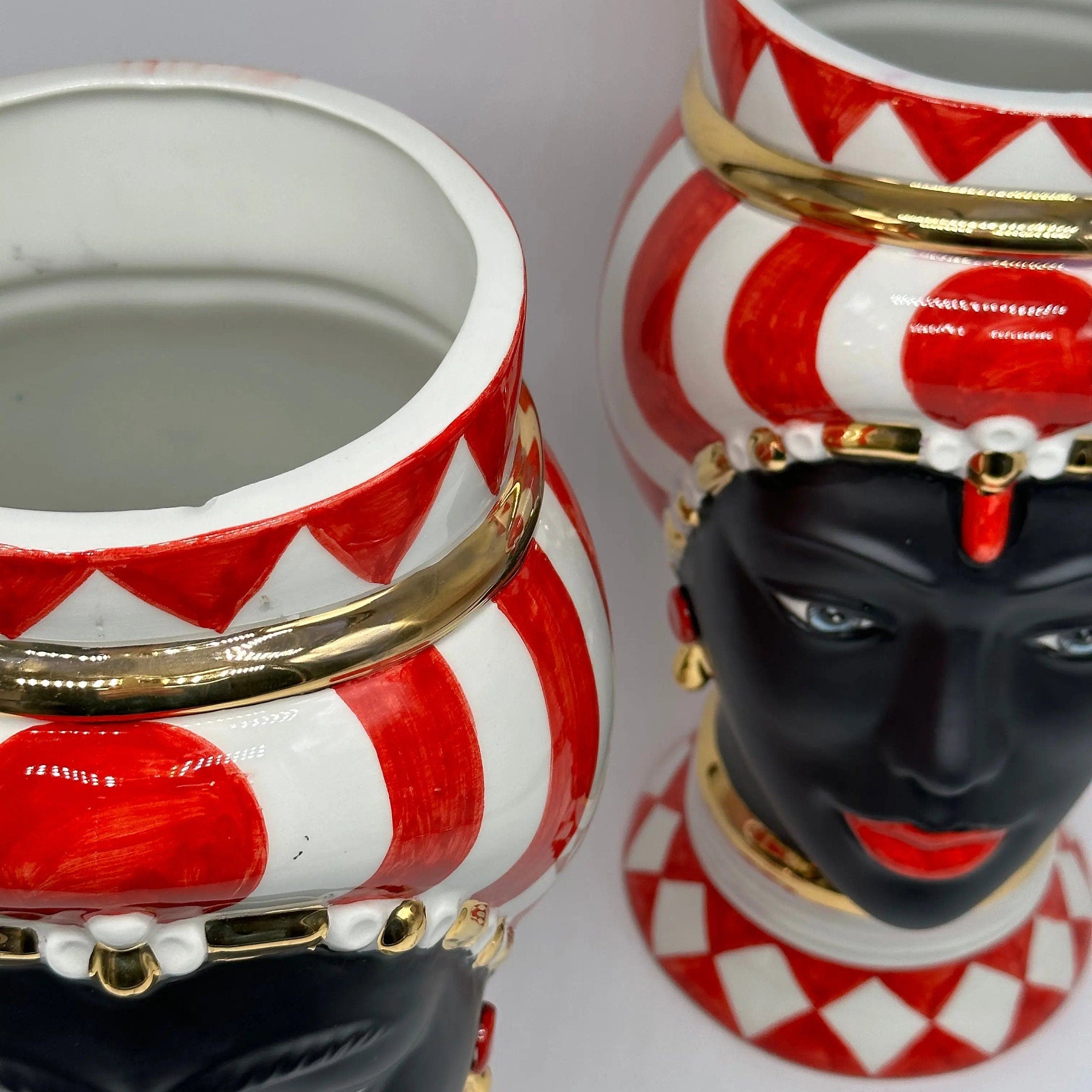 Teste di Moro Token Ceramica Caltagirone cm H.31 L.18 Artigianale Rosso Bianco Oro DD CERAMICHE SICILIANE