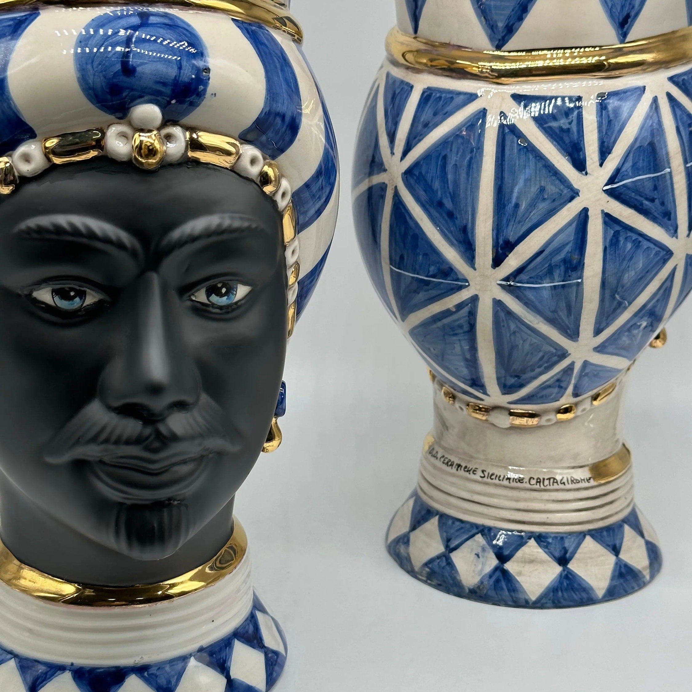 Teste di Moro Token Ceramica Caltagirone cm H.31 L.18 Artigianale Blu Bianco Oro DD CERAMICHE SICILIANE