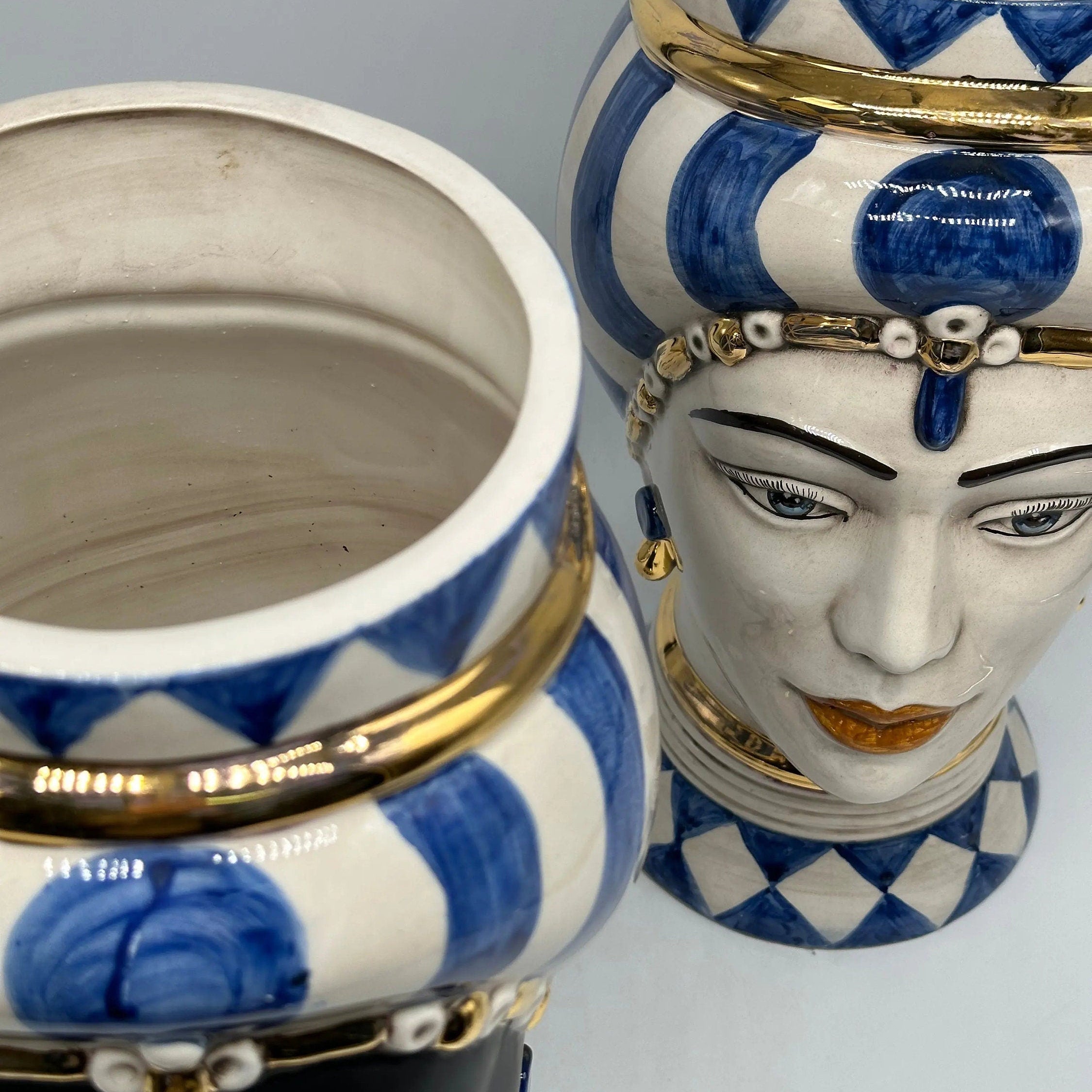 Teste di Moro Token Ceramica Caltagirone cm H.31 L.18 Artigianale Blu Bianco Oro DD CERAMICHE SICILIANE