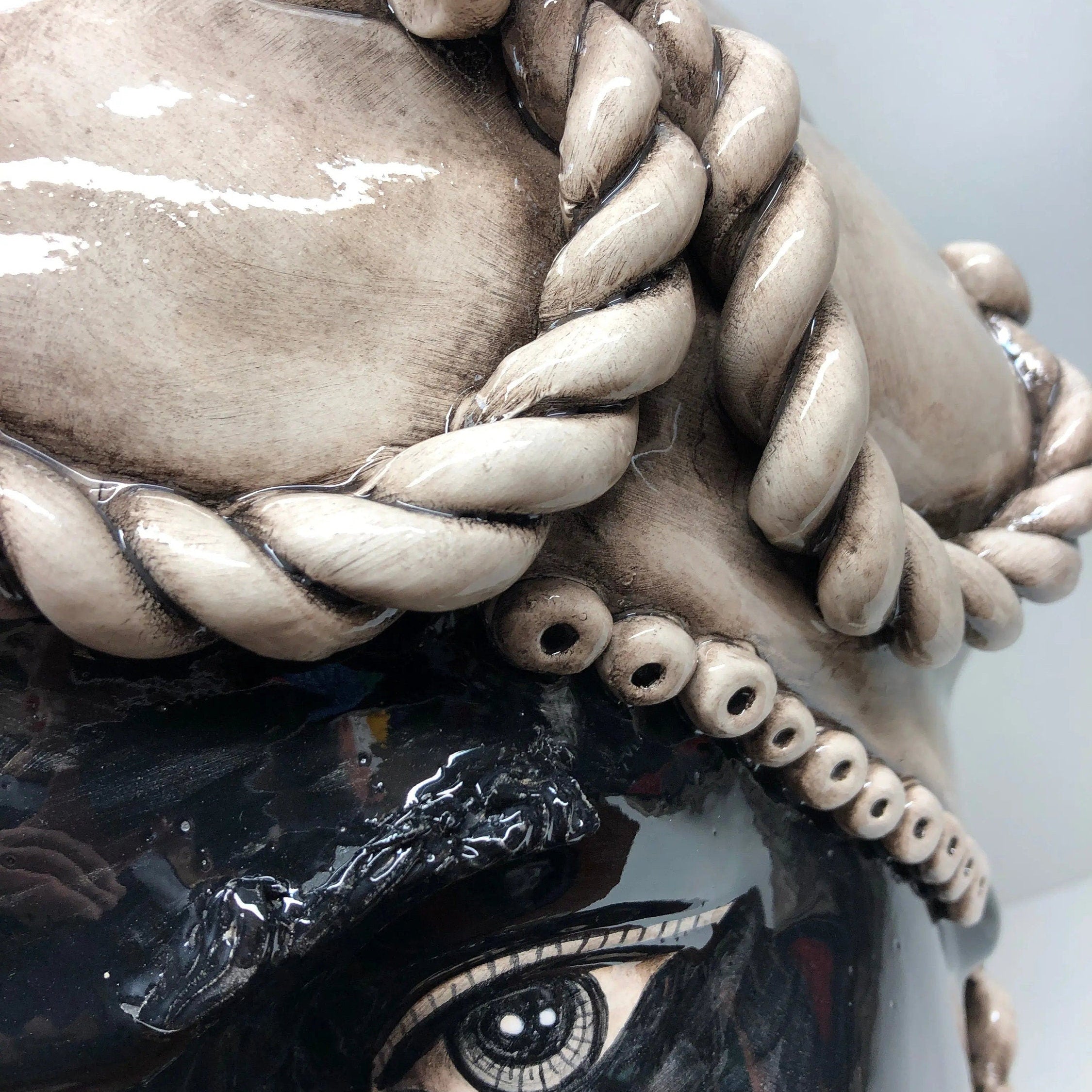 Teste di Moro Zefiro Ceramica Caltagirone cm H.43 L.26 Artigianale Invecchiato Écru DD CERAMICHE SICILIANE