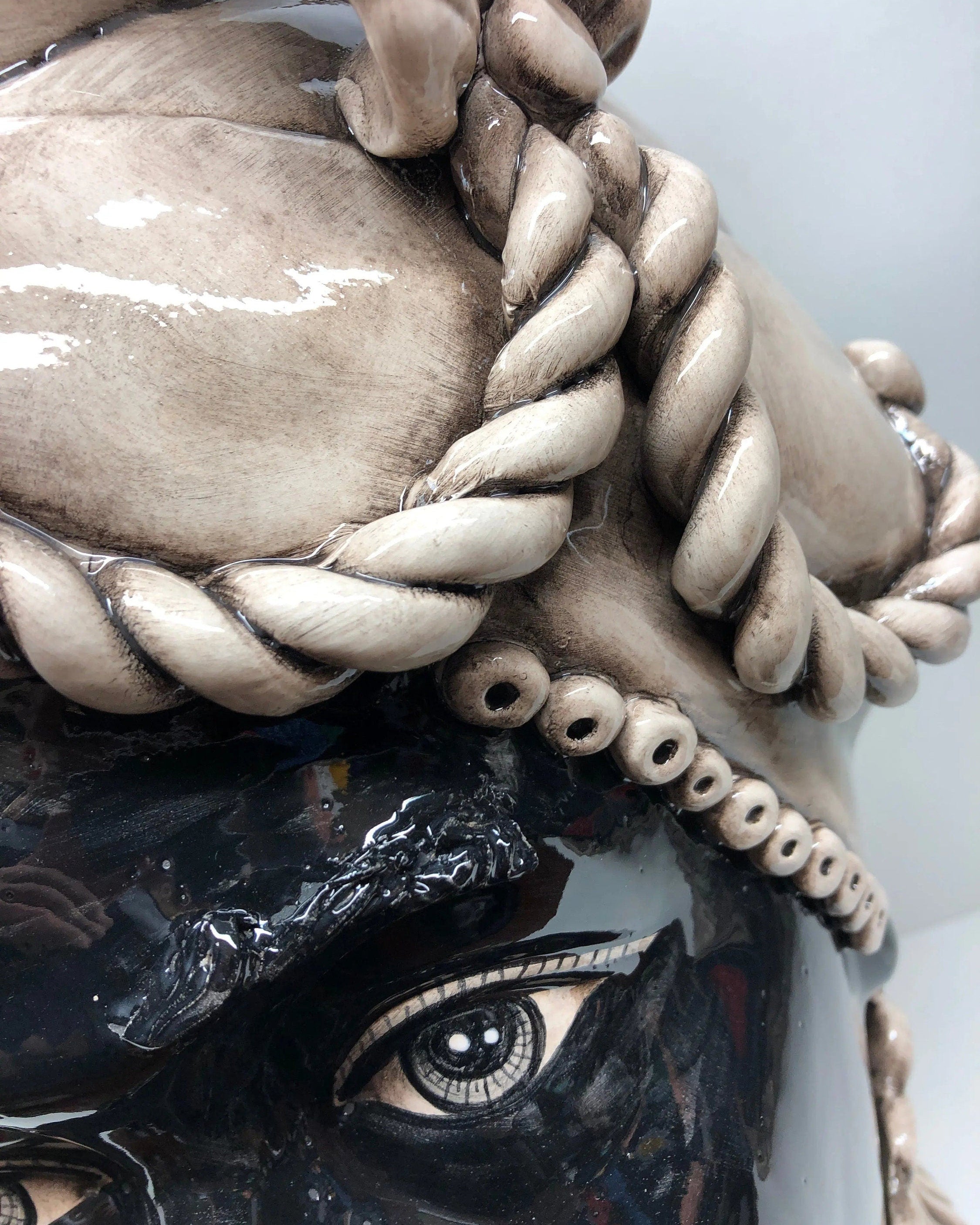 Teste di Moro Zefiro Ceramica Caltagirone cm H.43 L.26 Artigianale Invecchiato Écru DD CERAMICHE SICILIANE