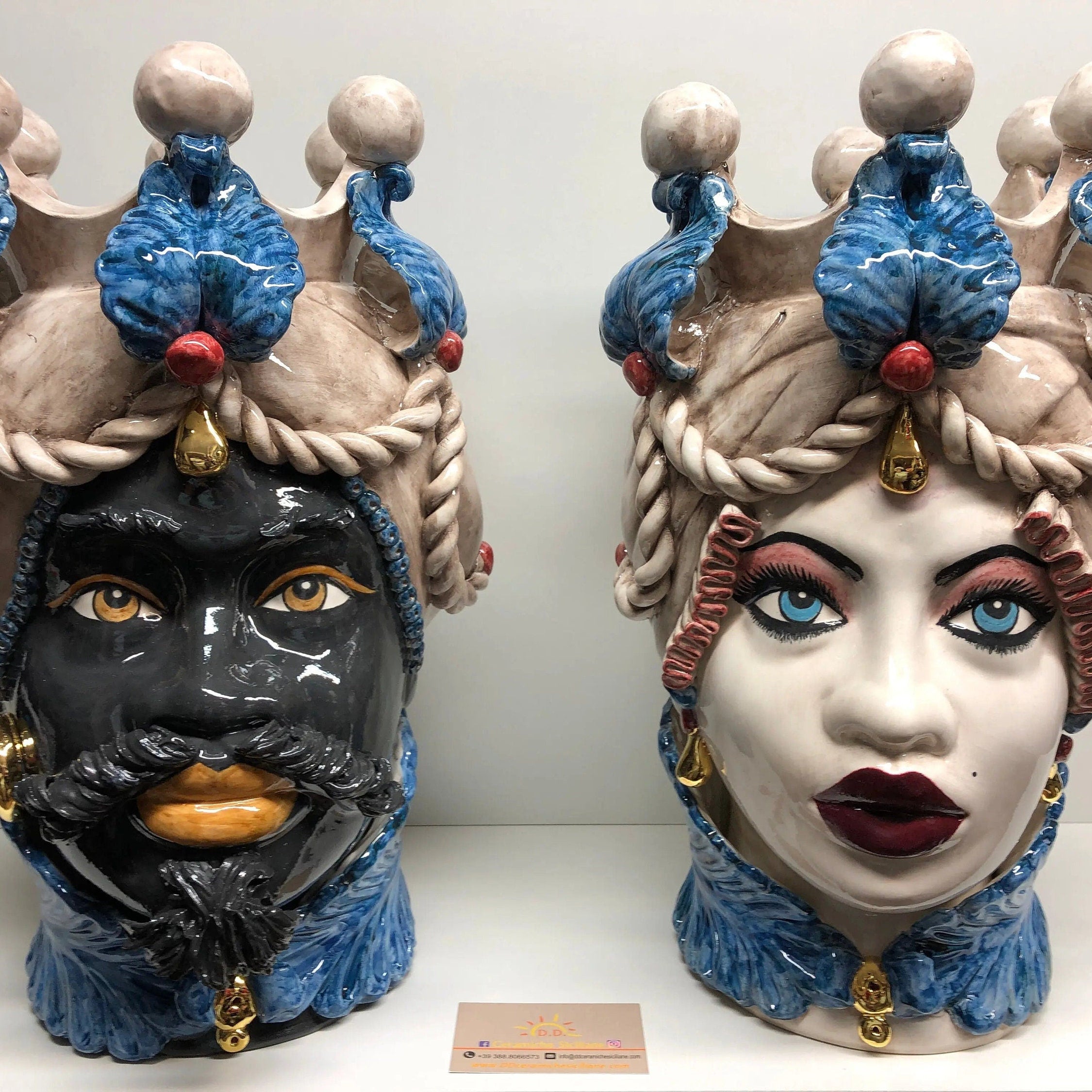 Teste di Moro Zefiro Ceramica Caltagirone cm H.43 L.26 Artigianale Écru Foglie Blu Oro DD CERAMICHE SICILIANE