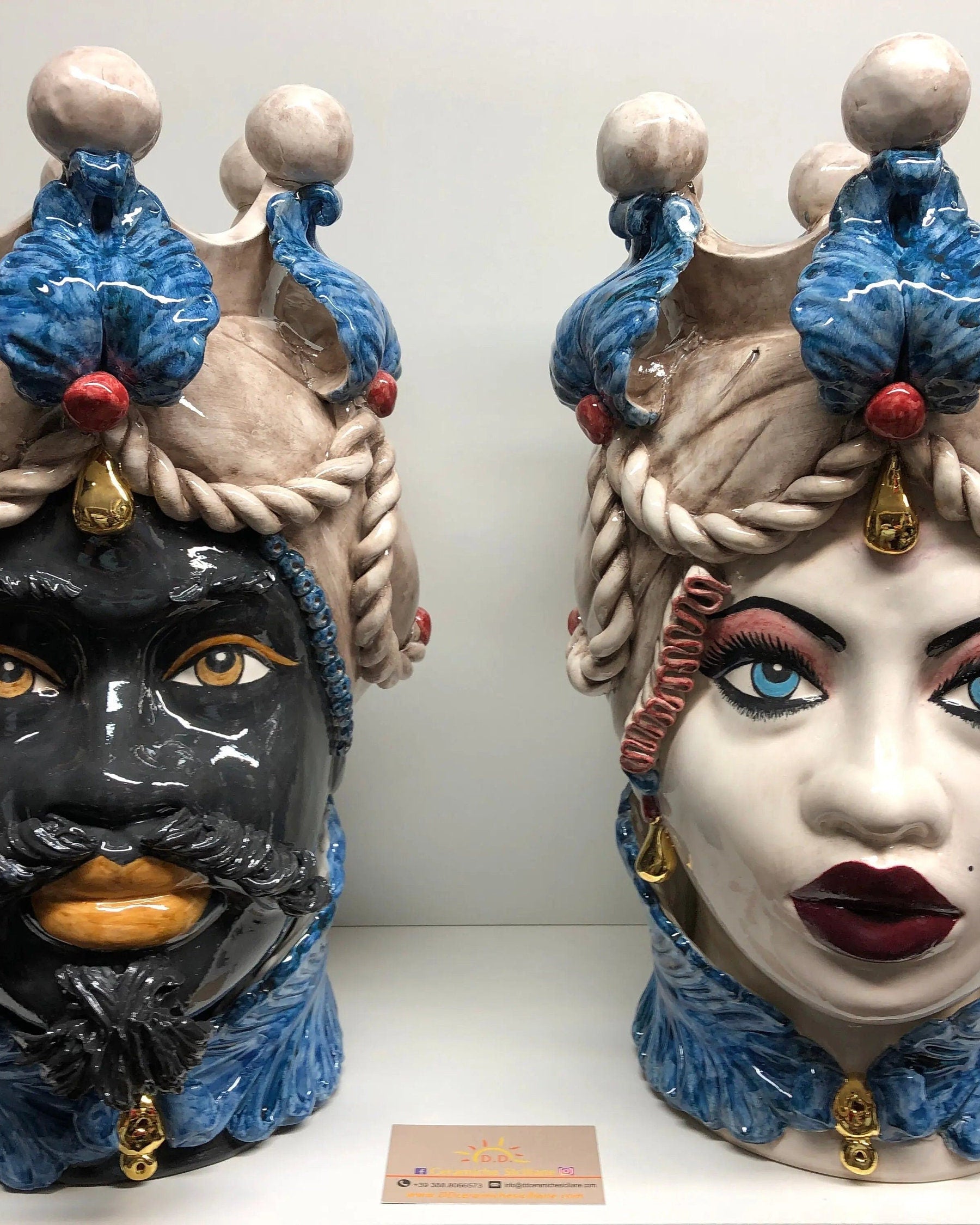 Teste di Moro Zefiro Ceramica Caltagirone cm H.43 L.26 Artigianale Écru Foglie Blu Oro DD CERAMICHE SICILIANE