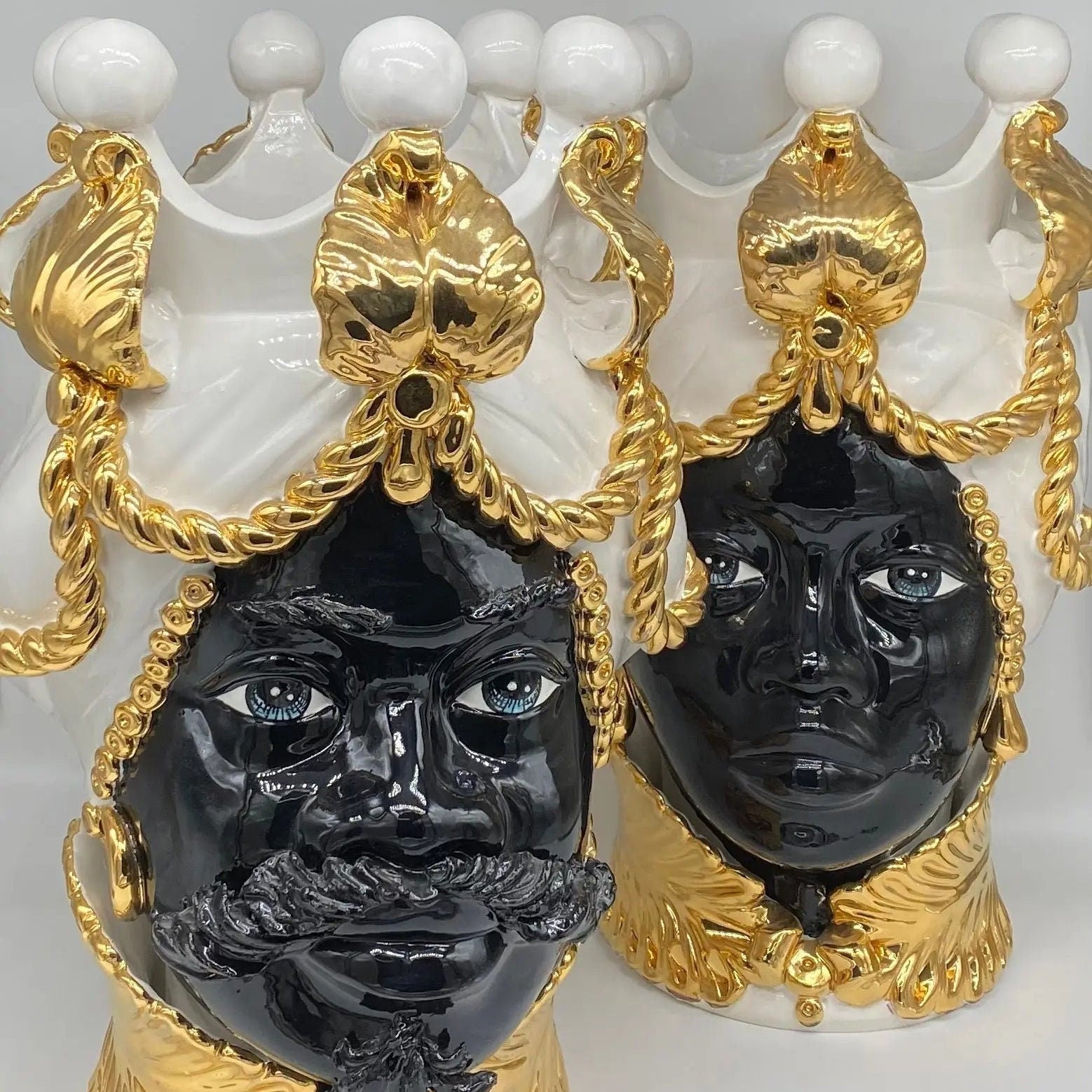 Teste di Moro Zefiro Ceramica Caltagirone cm H.43 L.26 Artigianale Bianco Oro Viso Scuro DD CERAMICHE SICILIANE