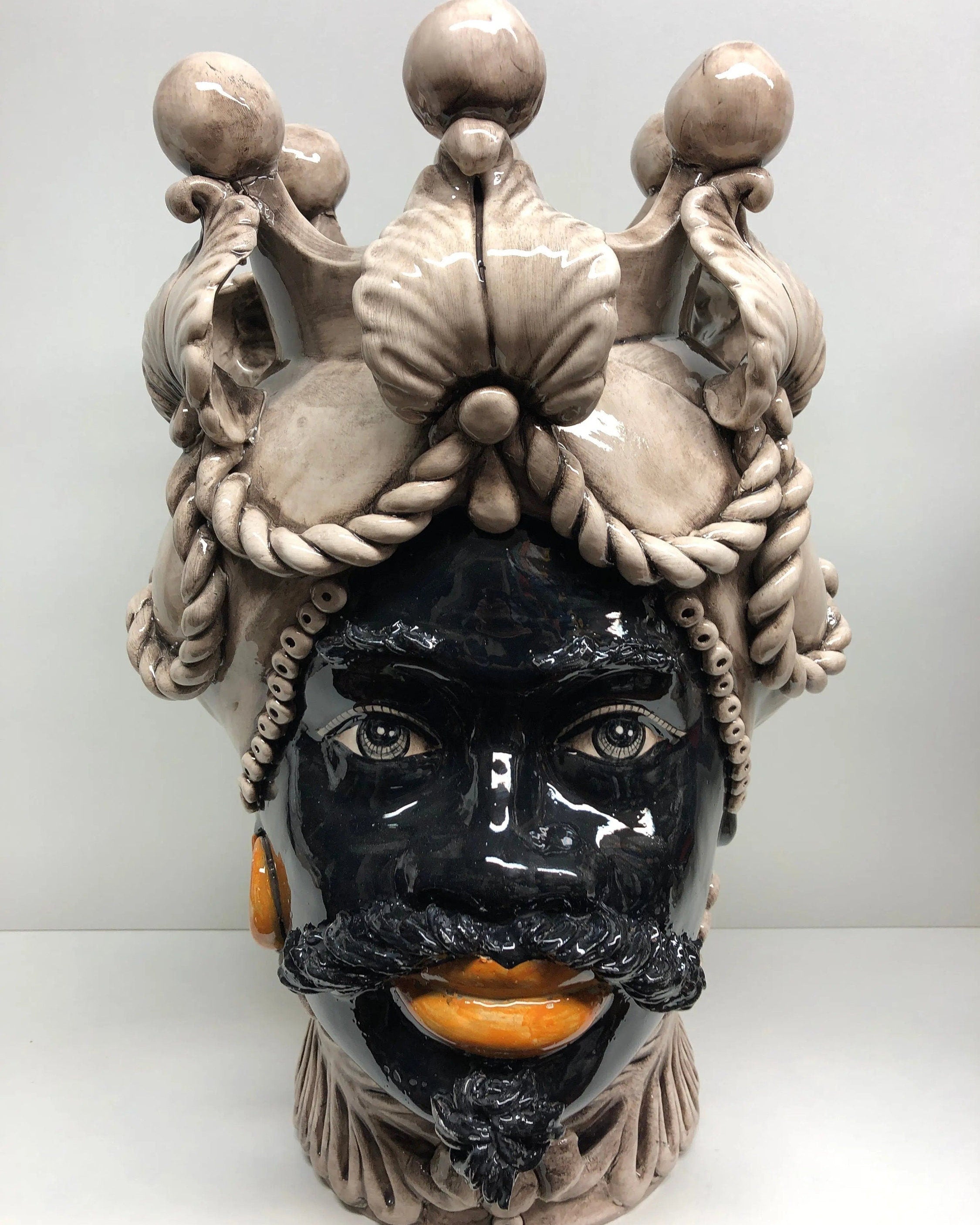 Teste di Moro Zefiro Ceramica Caltagirone cm H.43 L.26 Artigianale Invecchiato Écru DD CERAMICHE SICILIANE