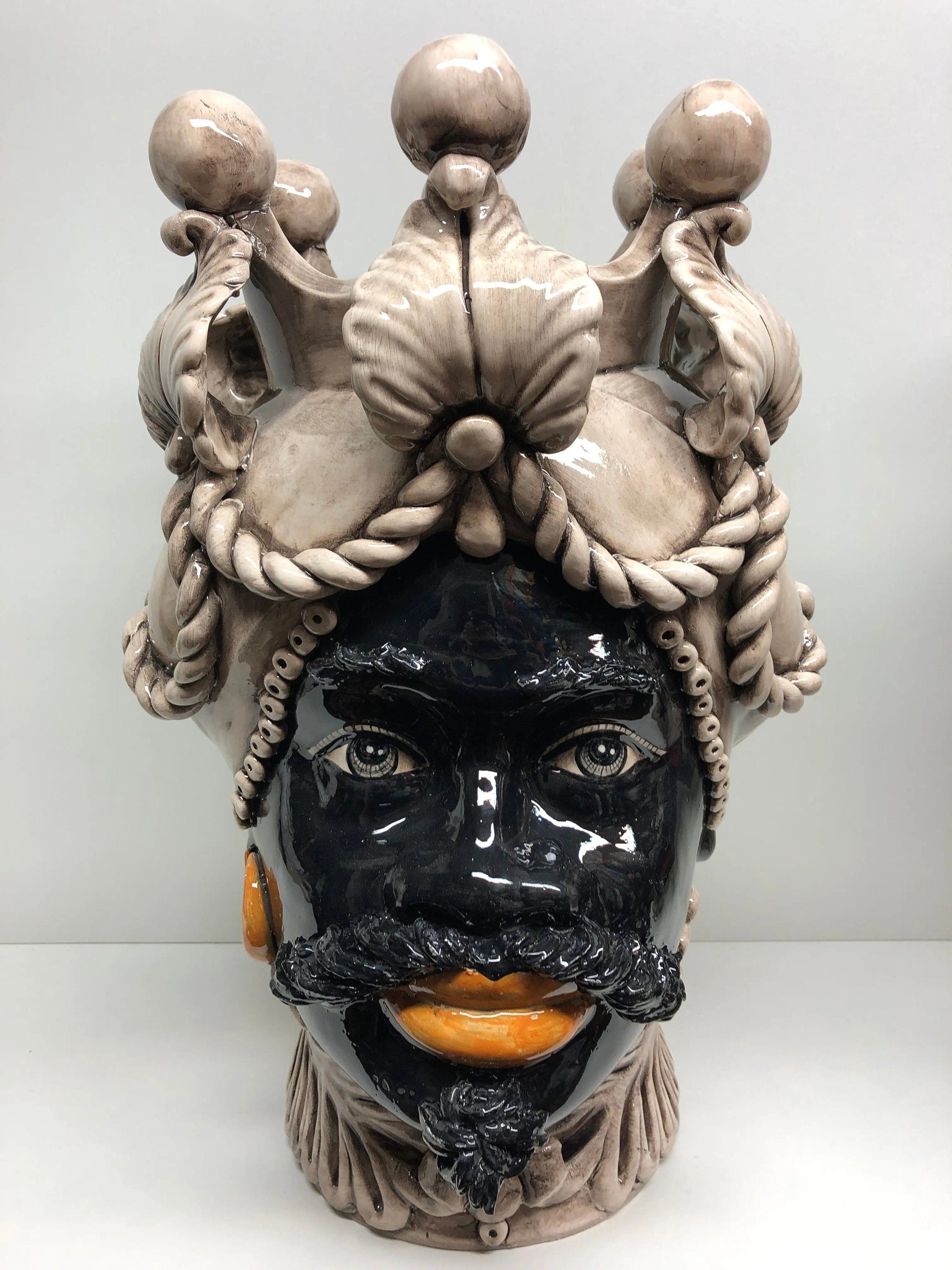 Teste di Moro Zefiro Ceramica Caltagirone cm H.43 L.26 Artigianale Invecchiato Écru DD CERAMICHE SICILIANE