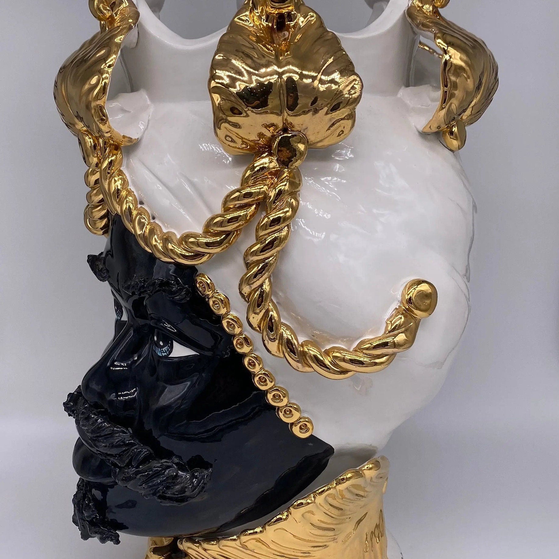 Teste di Moro Zefiro Ceramica Caltagirone cm H.43 L.26 Artigianale Bianco Oro Viso Scuro DD CERAMICHE SICILIANE