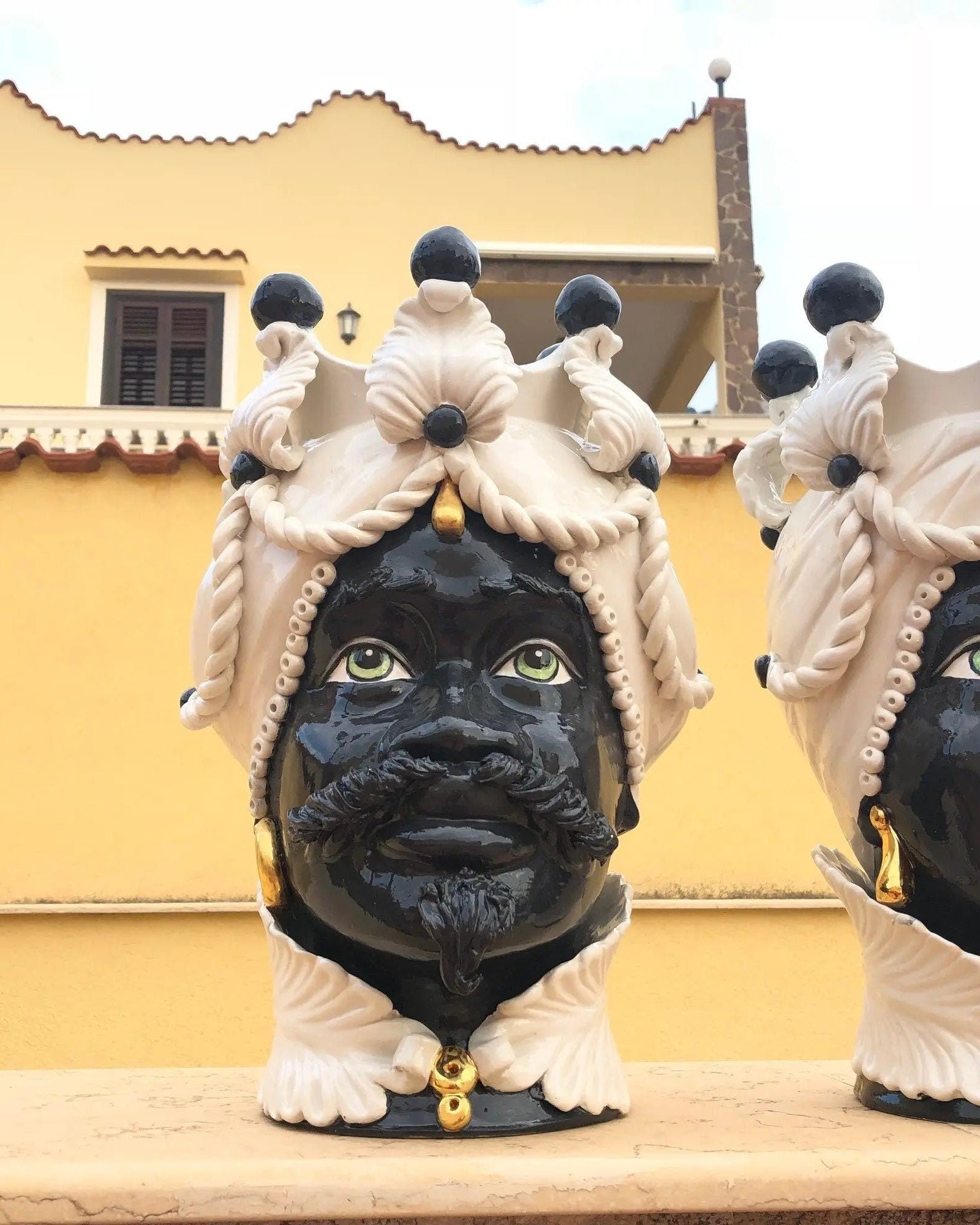 Teste di Moro Zefiro Ceramica Caltagirone cm H.43 L.26 Artigianale Bianco Nero Oro DD CERAMICHE SICILIANE