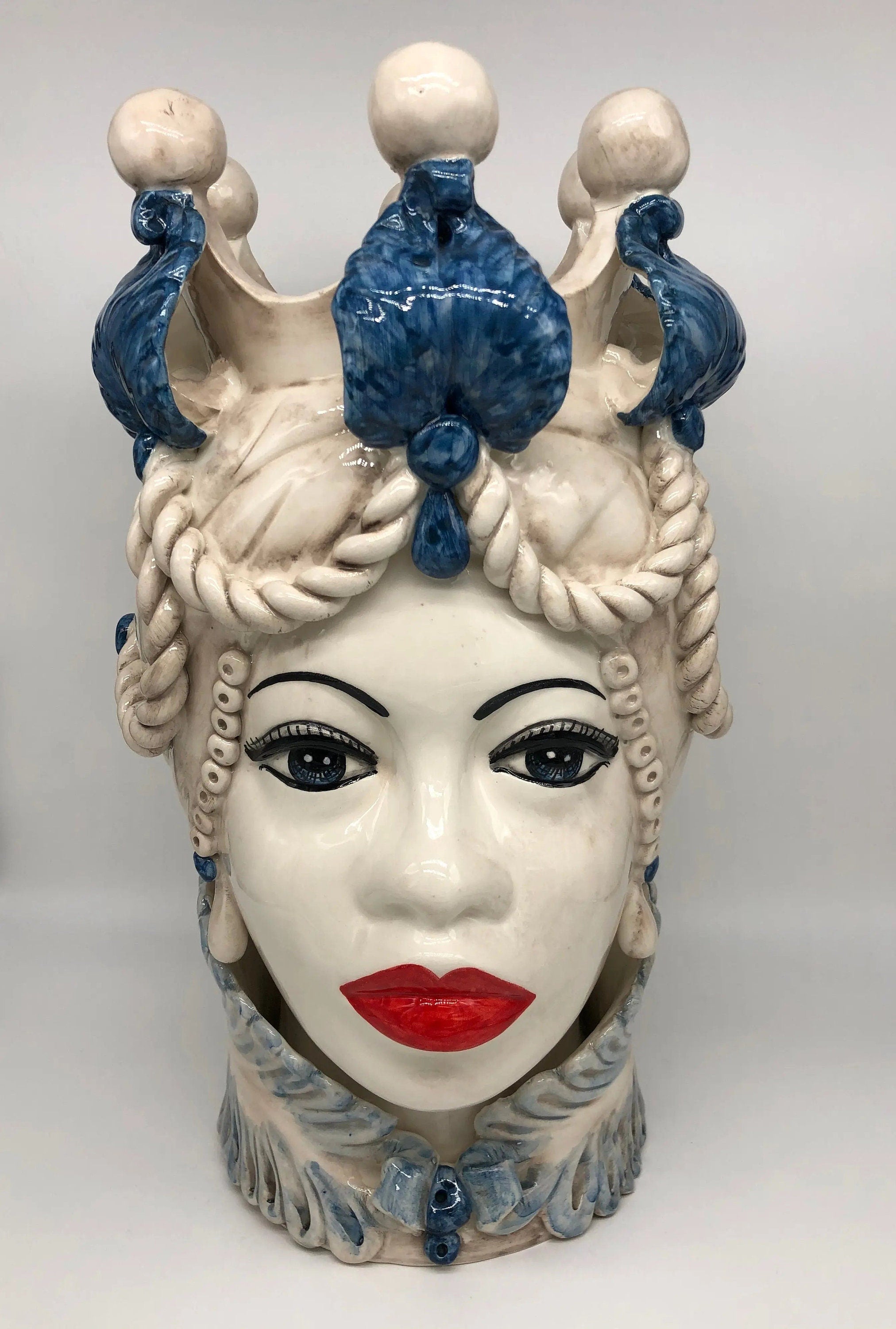 Teste di Moro Zefiro Ceramica Caltagirone cm H.43 L.26 Artigianale Écru Foglie Blu DD CERAMICHE SICILIANE