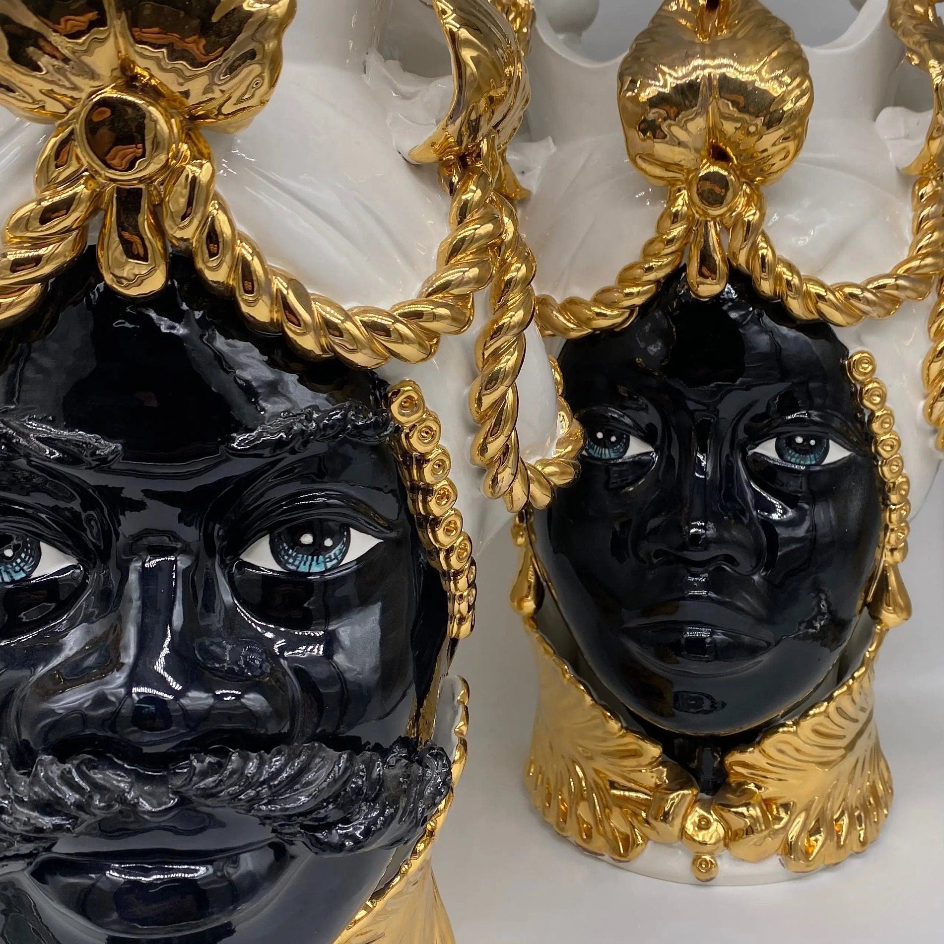 Teste di Moro Zefiro Ceramica Caltagirone cm H.43 L.26 Artigianale Bianco Oro Viso Scuro DD CERAMICHE SICILIANE