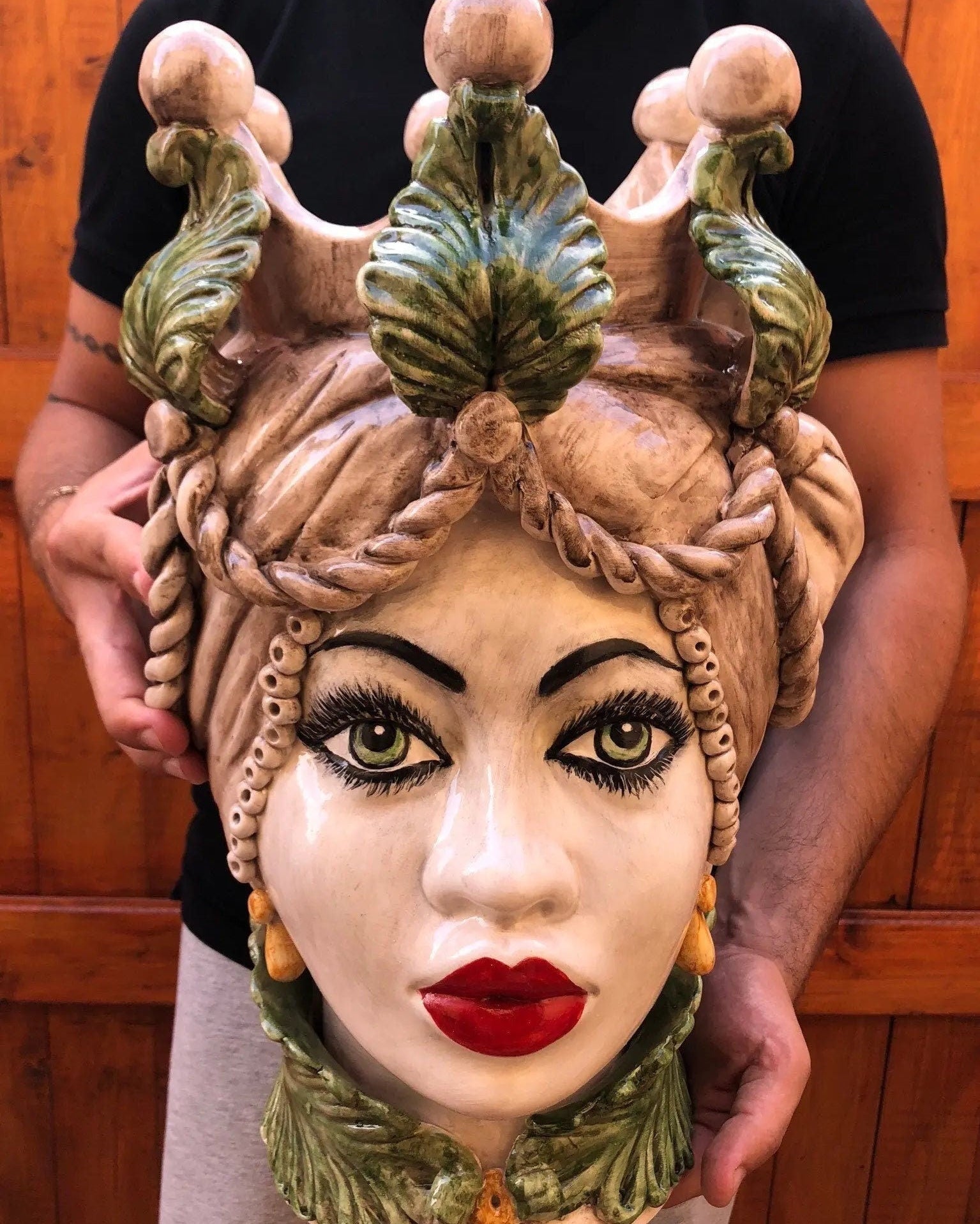 Teste di Moro Zefiro Ceramica Caltagirone cm H.43 L.26 Artigianale Écru Foglie Verde DD CERAMICHE SICILIANE