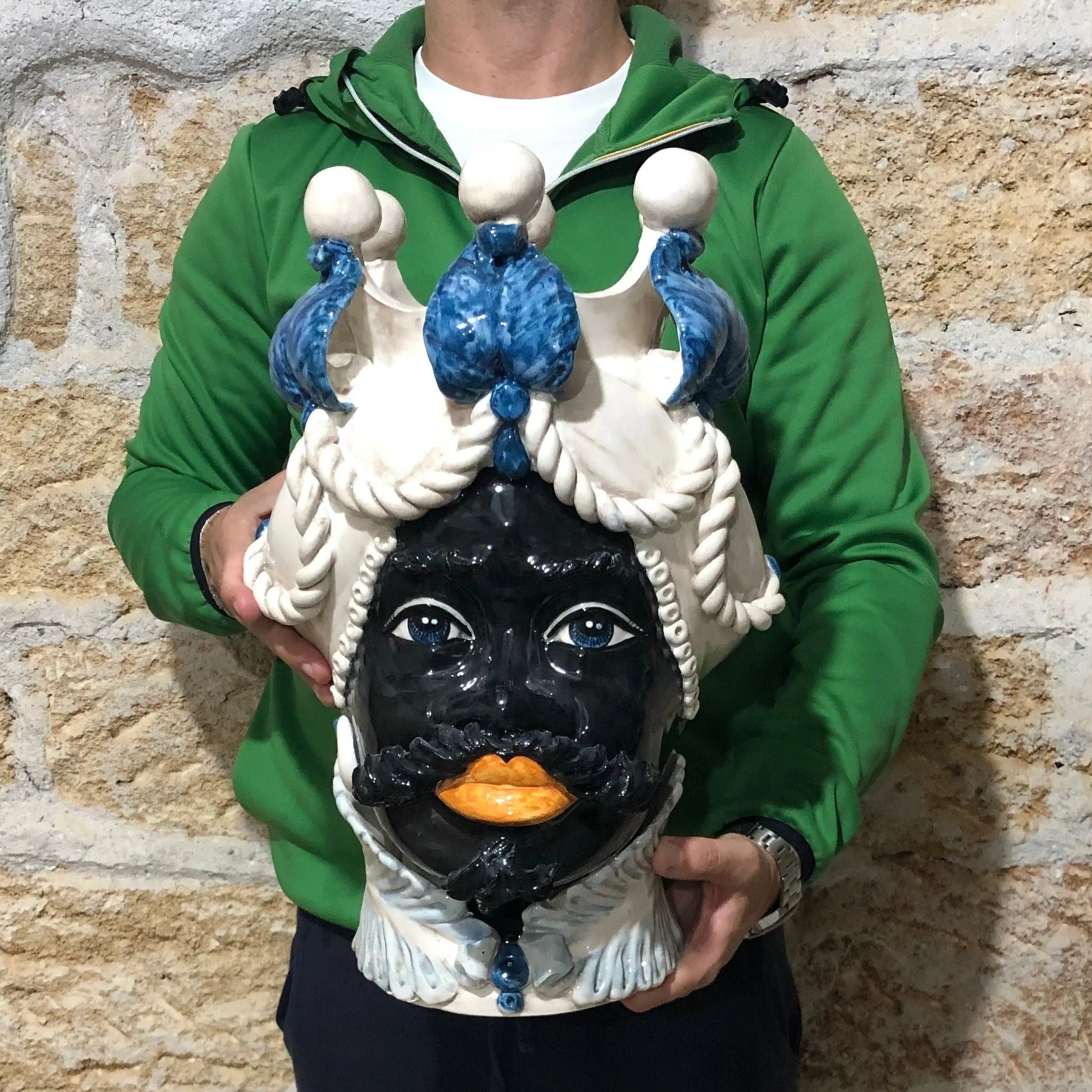 Teste di Moro Zefiro Ceramica Caltagirone cm H.43 L.26 Artigianale Écru Foglie Blu DD CERAMICHE SICILIANE