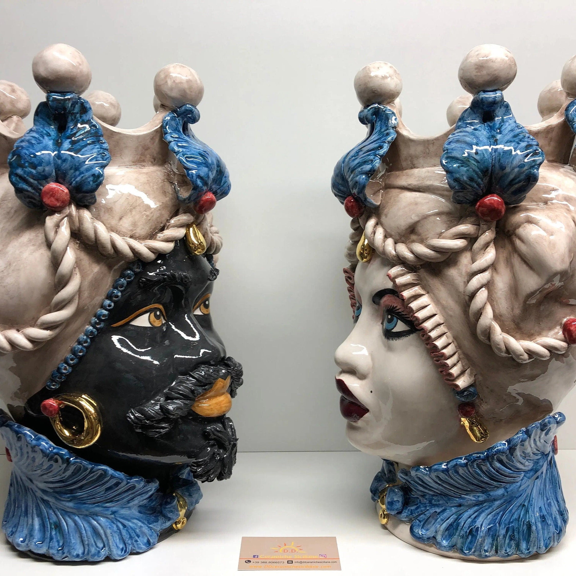 Teste di Moro Zefiro Ceramica Caltagirone cm H.43 L.26 Artigianale Écru Foglie Blu Oro DD CERAMICHE SICILIANE