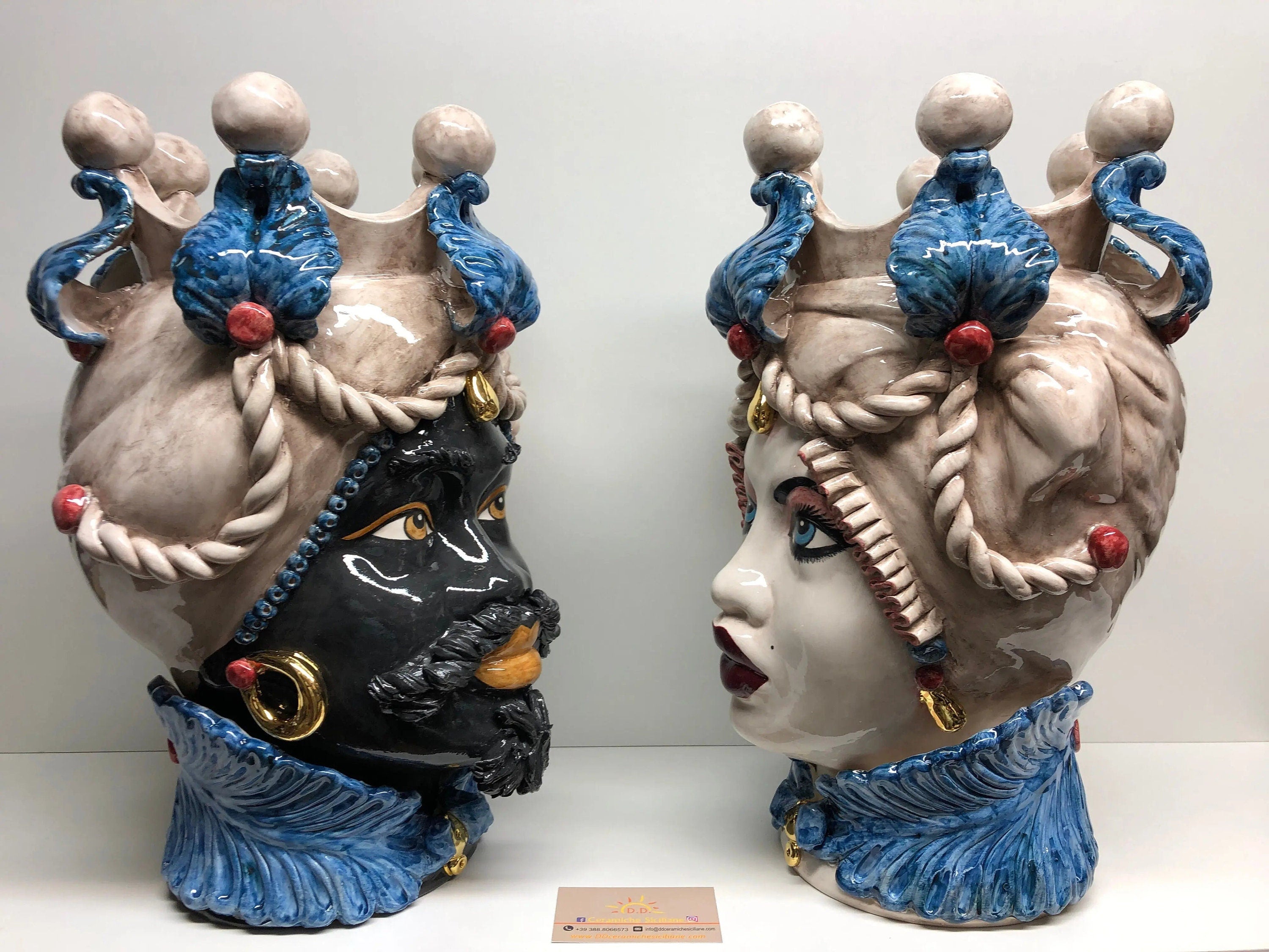 Teste di Moro Zefiro Ceramica Caltagirone cm H.43 L.26 Artigianale Écru Foglie Blu Oro DD CERAMICHE SICILIANE