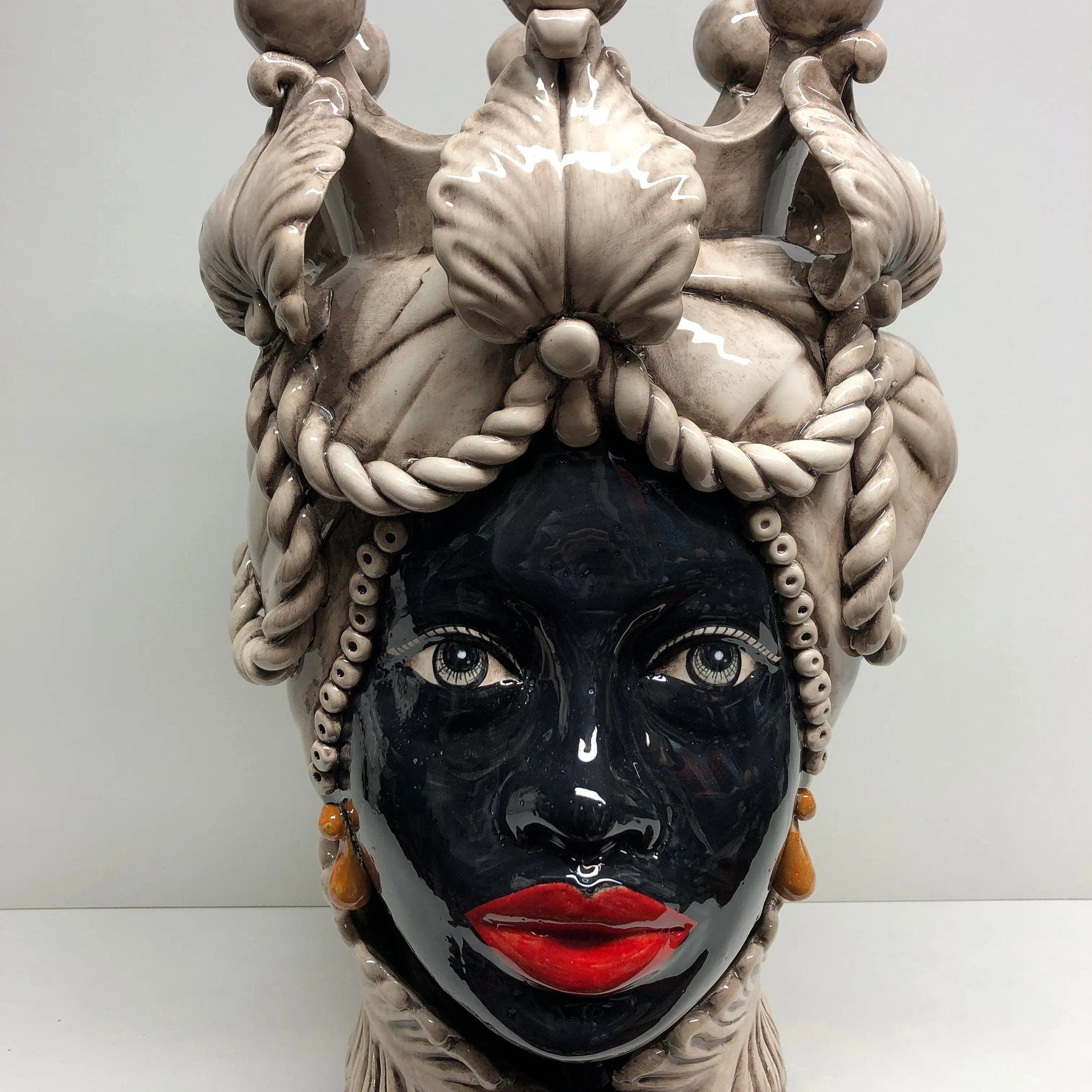 Teste di Moro Zefiro Ceramica Caltagirone cm H.43 L.26 Artigianale Invecchiato Écru DD CERAMICHE SICILIANE