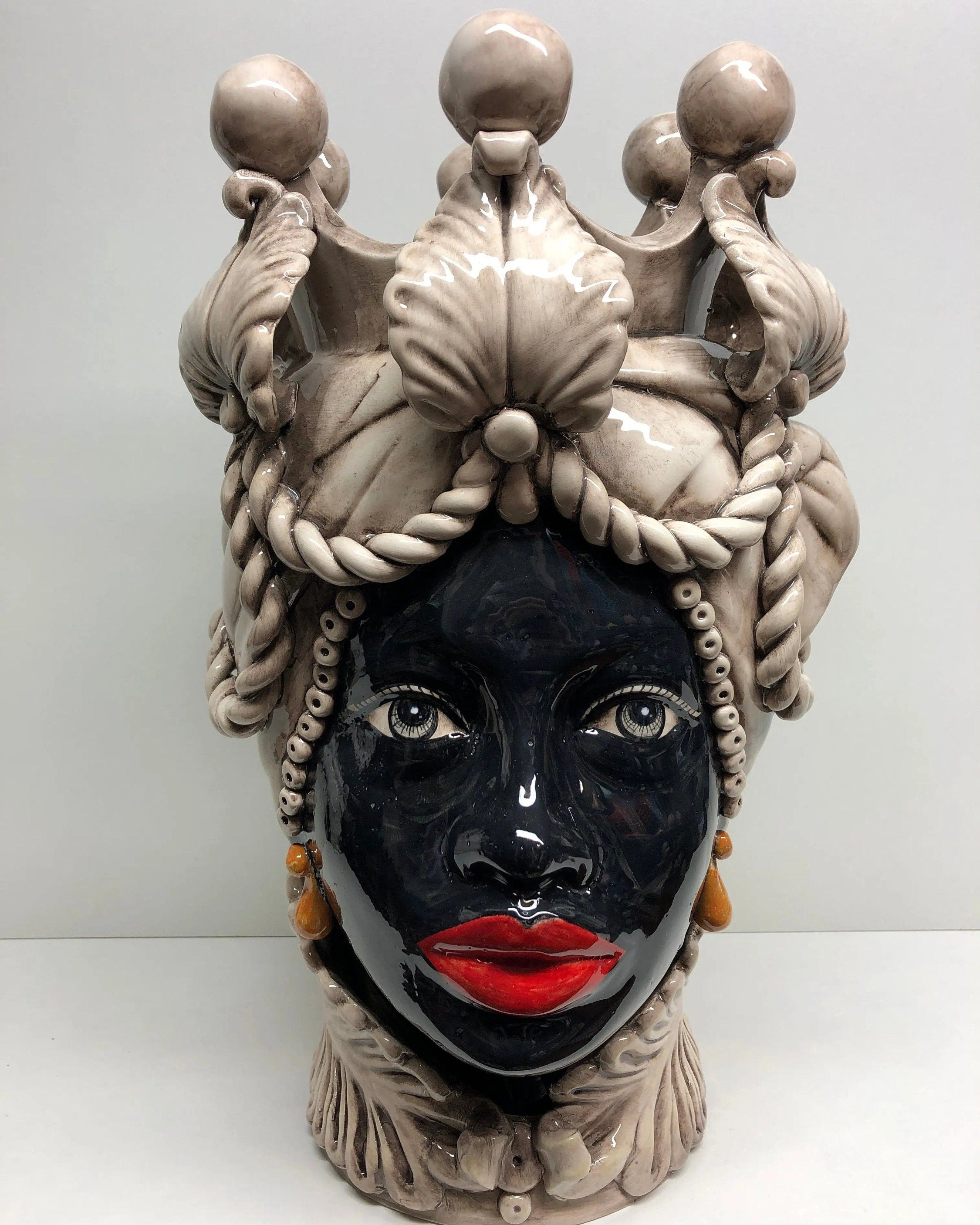 Teste di Moro Zefiro Ceramica Caltagirone cm H.43 L.26 Artigianale Invecchiato Écru DD CERAMICHE SICILIANE