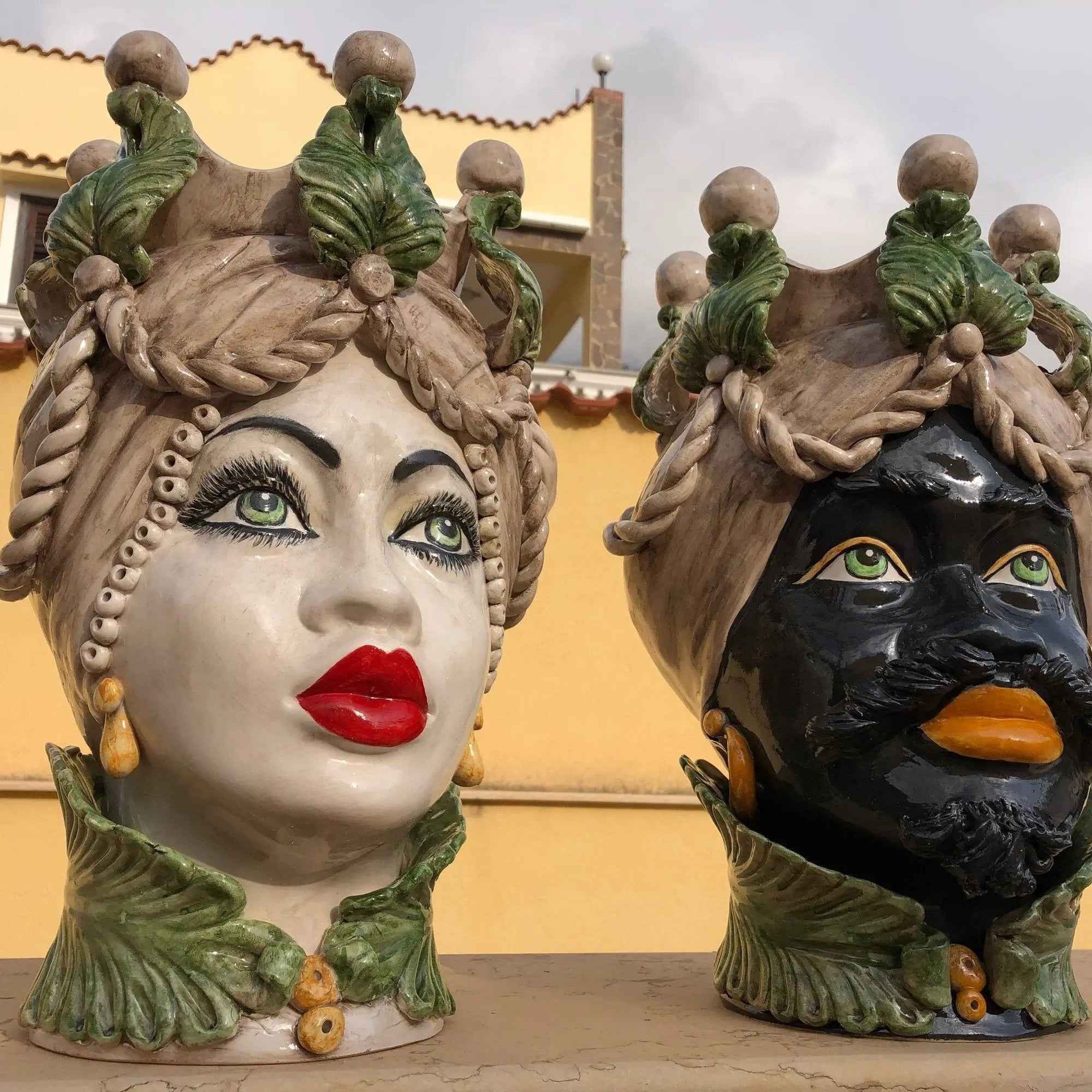 Teste di Moro Zefiro Ceramica Caltagirone cm H.43 L.26 Artigianale Écru Foglie Verde DD CERAMICHE SICILIANE