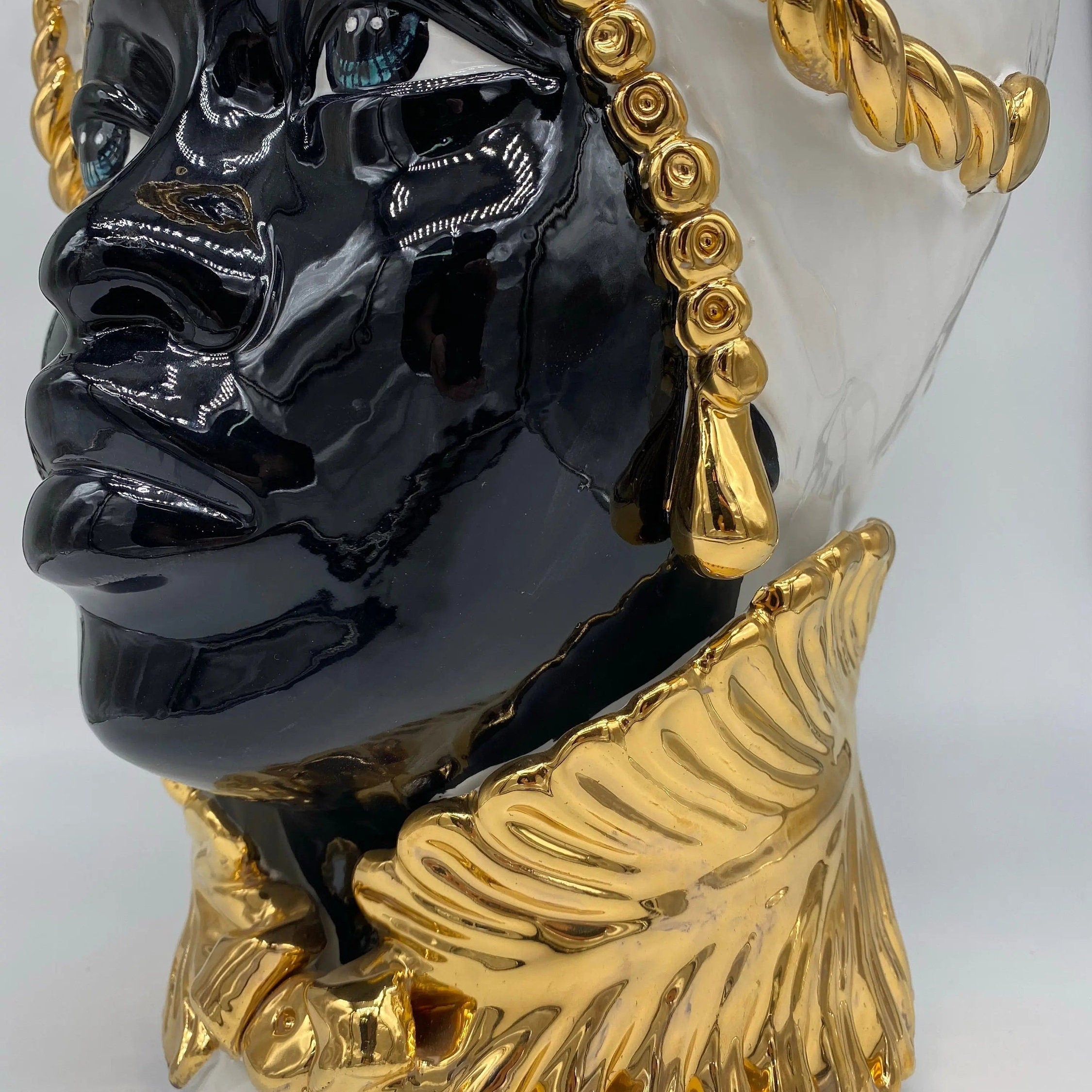 Teste di Moro Zefiro Ceramica Caltagirone cm H.43 L.26 Artigianale Bianco Oro Viso Scuro DD CERAMICHE SICILIANE