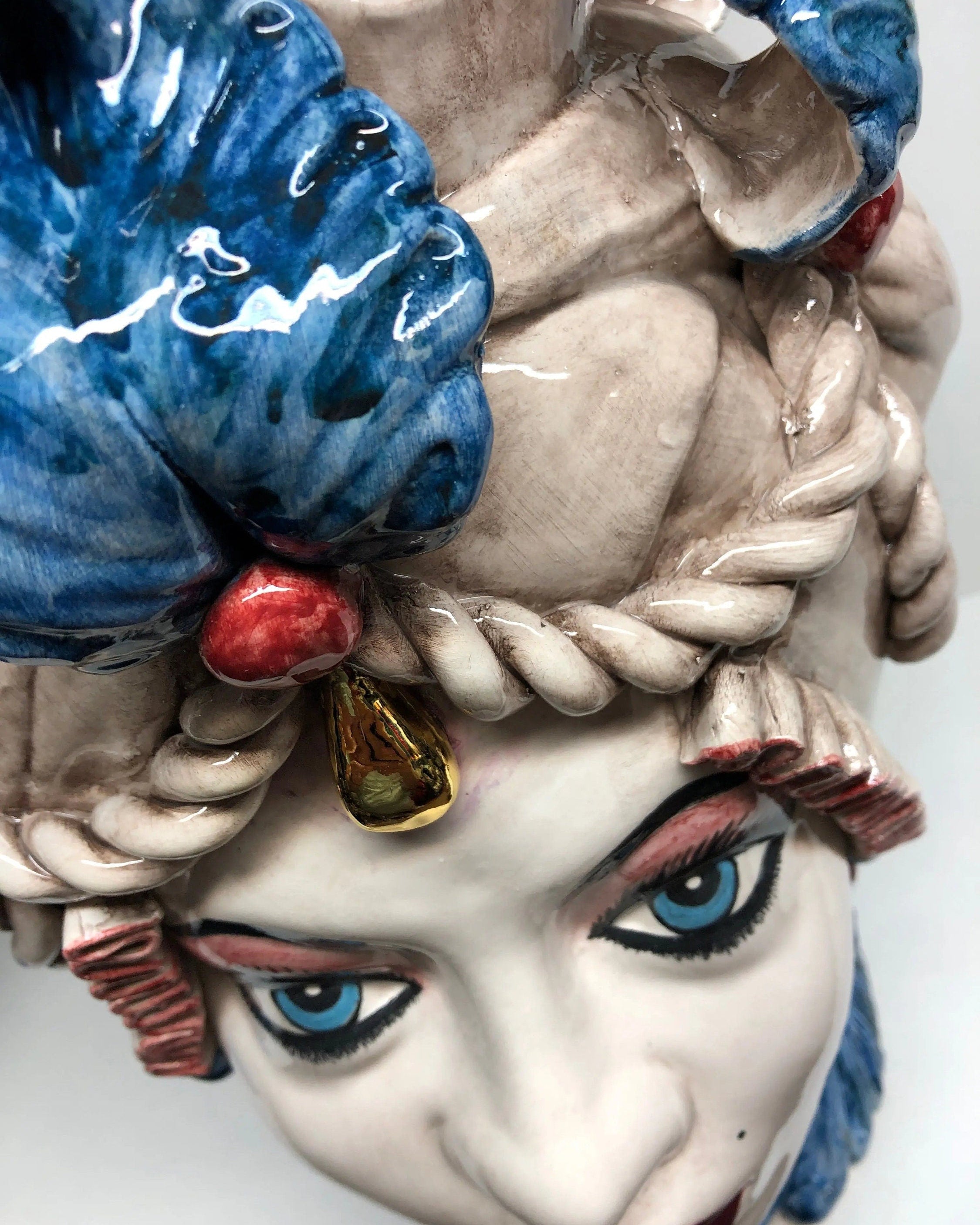 Teste di Moro Zefiro Ceramica Caltagirone cm H.43 L.26 Artigianale Écru Foglie Blu Oro DD CERAMICHE SICILIANE