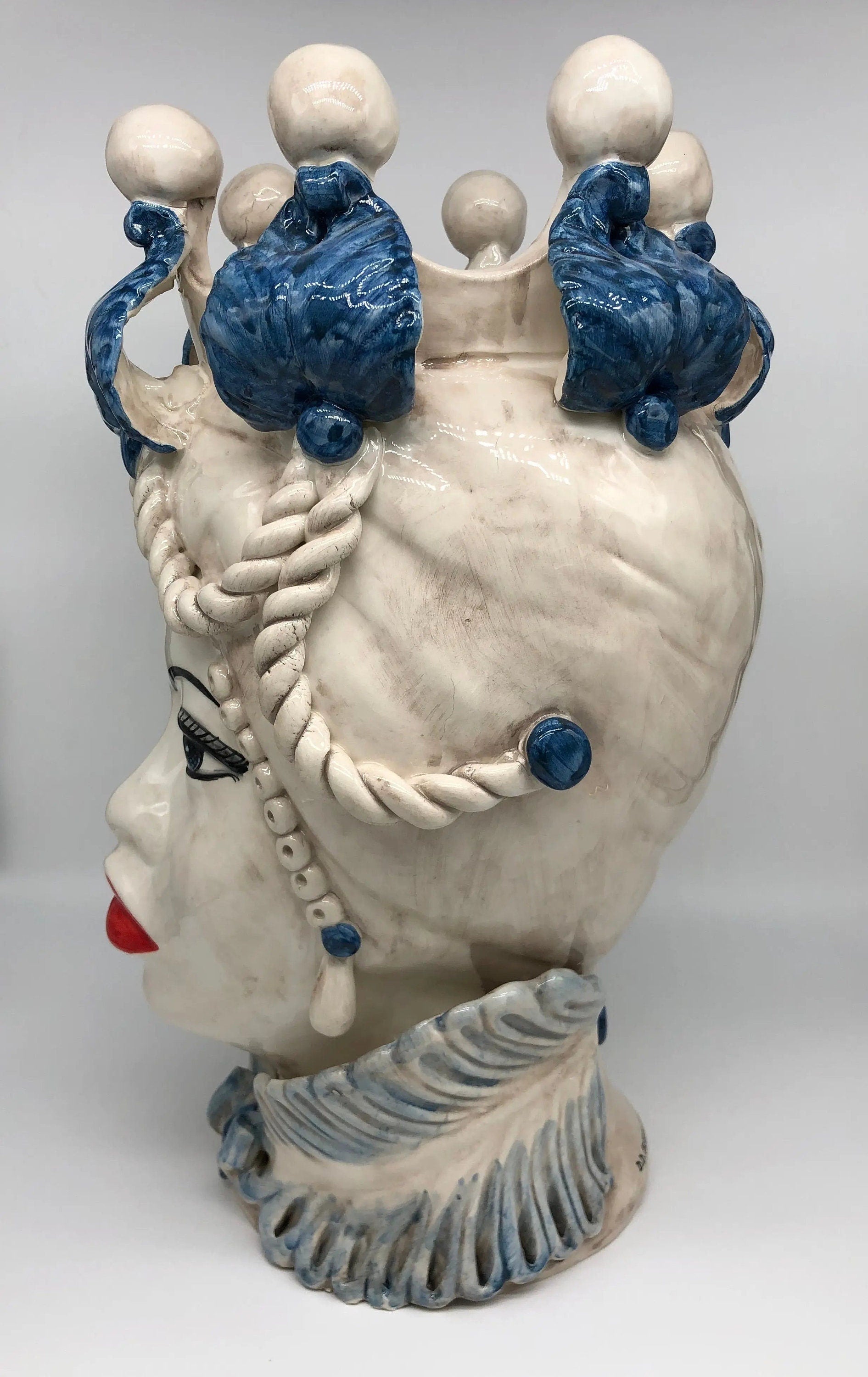 Teste di Moro Zefiro Ceramica Caltagirone cm H.43 L.26 Artigianale Écru Foglie Blu DD CERAMICHE SICILIANE