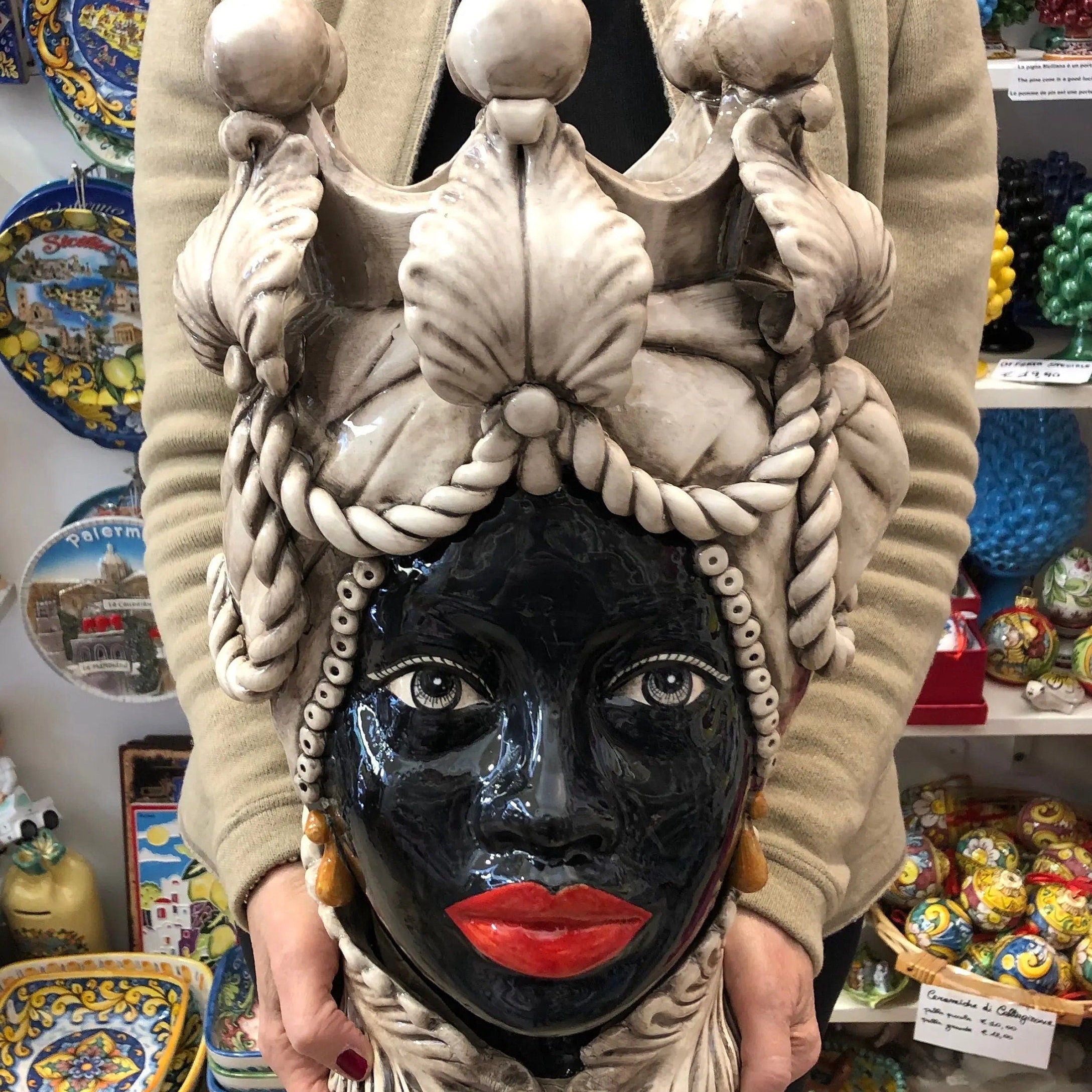 Teste di Moro Zefiro Ceramica Caltagirone cm H.43 L.26 Artigianale Invecchiato Écru DD CERAMICHE SICILIANE