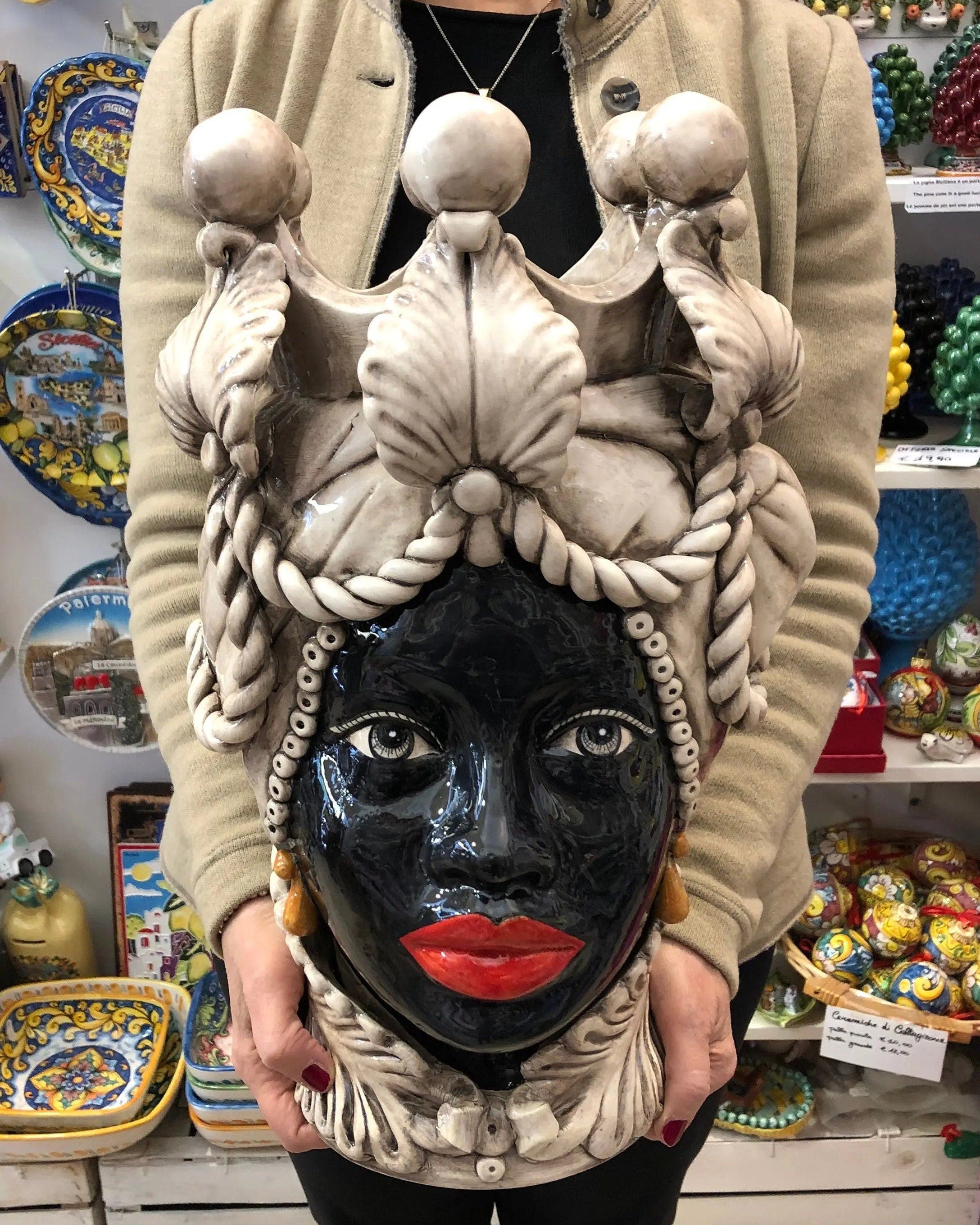 Teste di Moro Zefiro Ceramica Caltagirone cm H.43 L.26 Artigianale Invecchiato Écru DD CERAMICHE SICILIANE