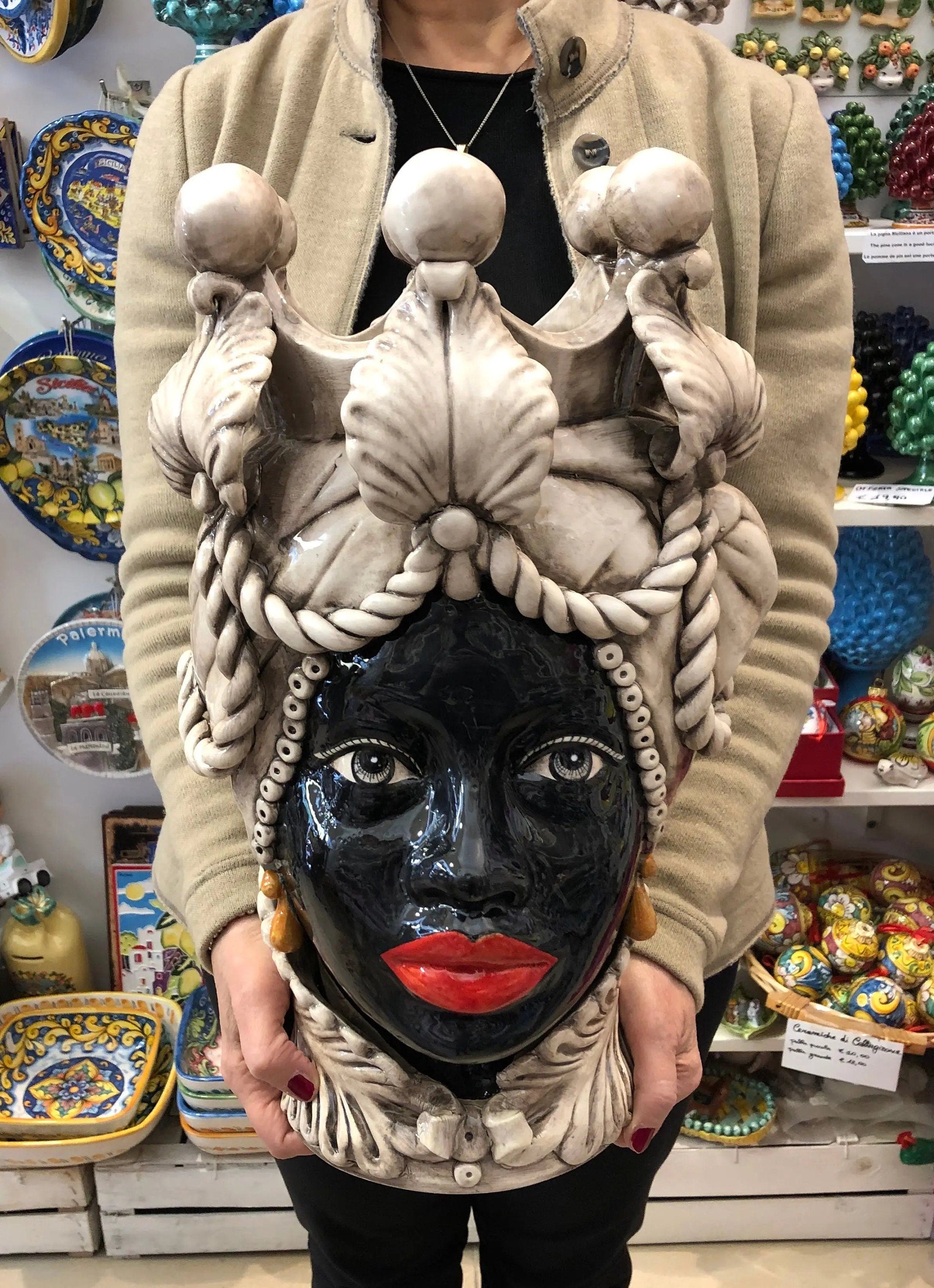 Teste di Moro Zefiro Ceramica Caltagirone cm H.43 L.26 Artigianale Invecchiato Écru DD CERAMICHE SICILIANE