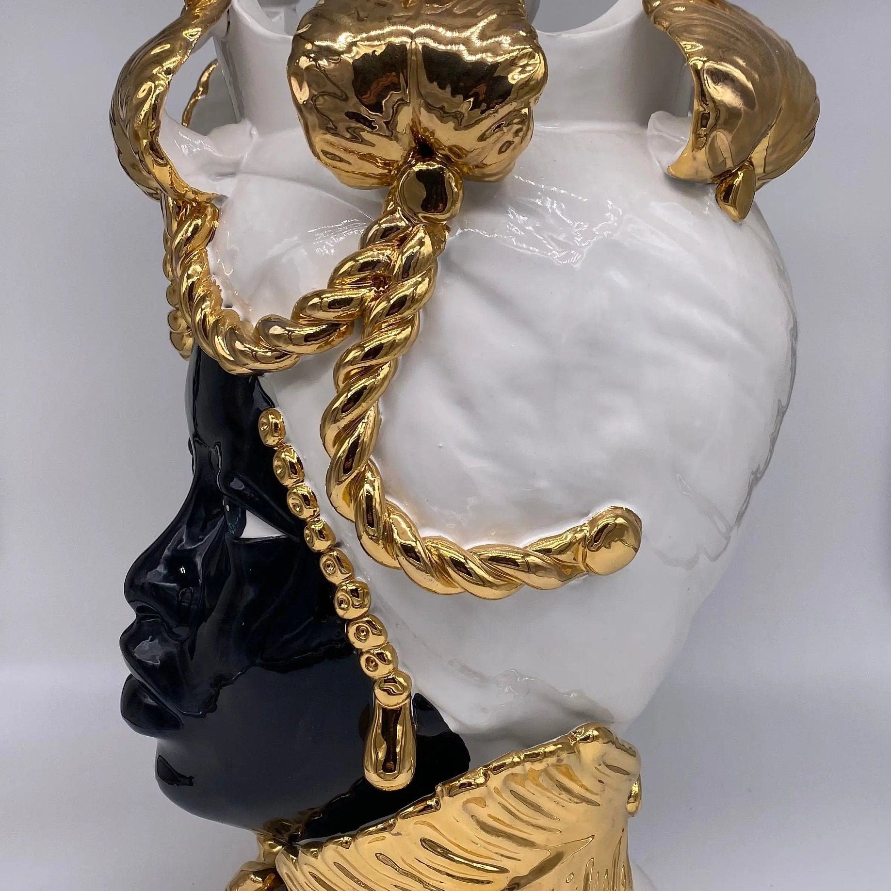 Teste di Moro Zefiro Ceramica Caltagirone cm H.43 L.26 Artigianale Bianco Oro Viso Scuro DD CERAMICHE SICILIANE