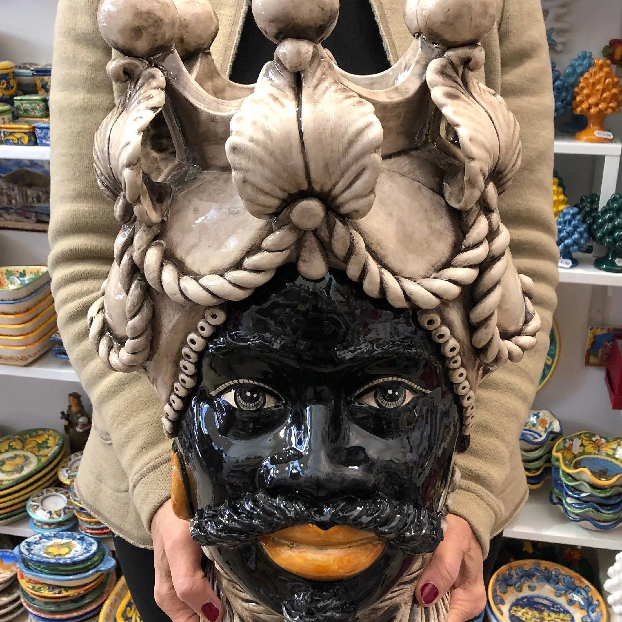 Teste di Moro Zefiro Ceramica Caltagirone cm H.43 L.26 Artigianale Invecchiato Écru DD CERAMICHE SICILIANE