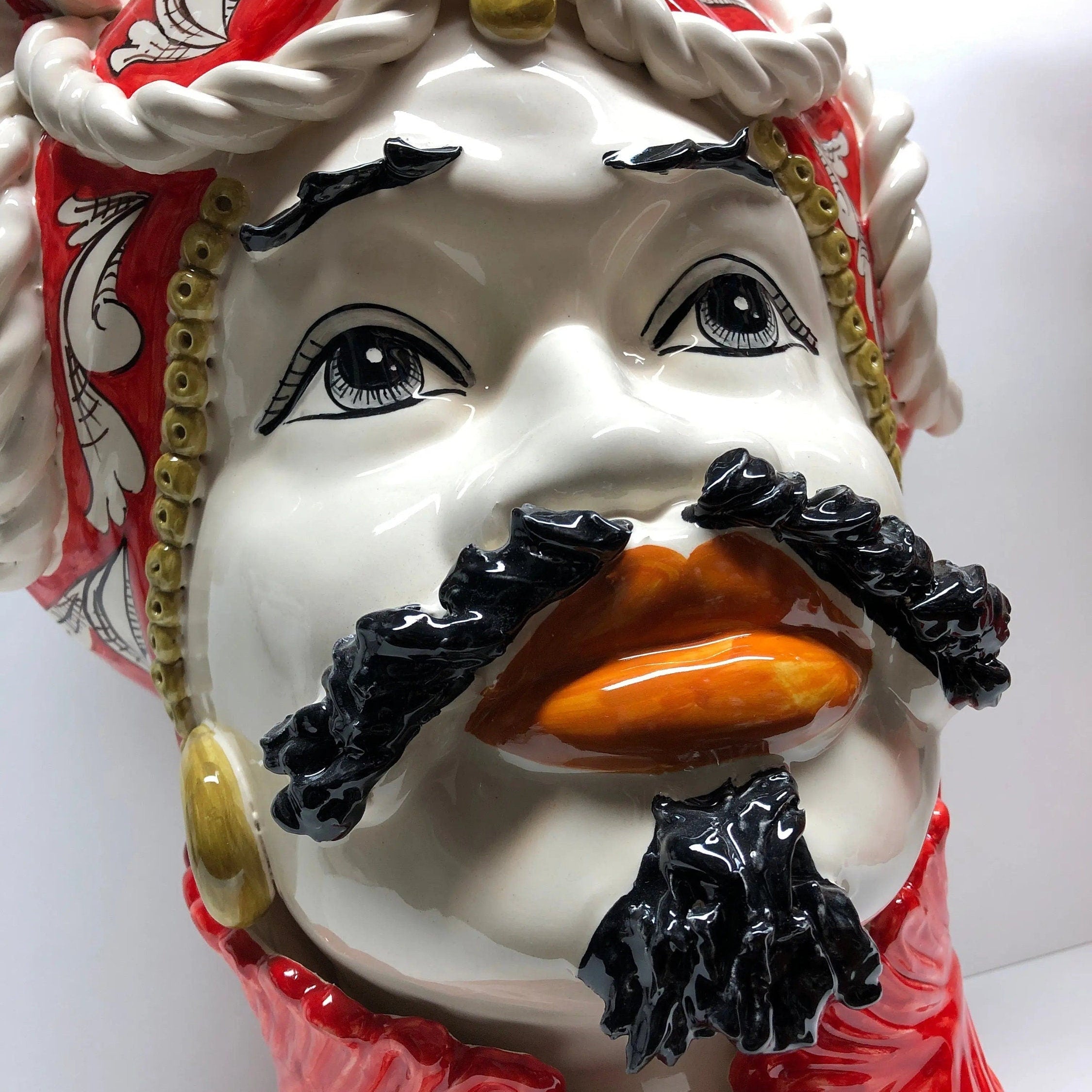 Teste di Moro Zefiro Corona Pigne Ceramica Caltagirone cm H.48 L.28 Artigianale Rosso DD CERAMICHE SICILIANE