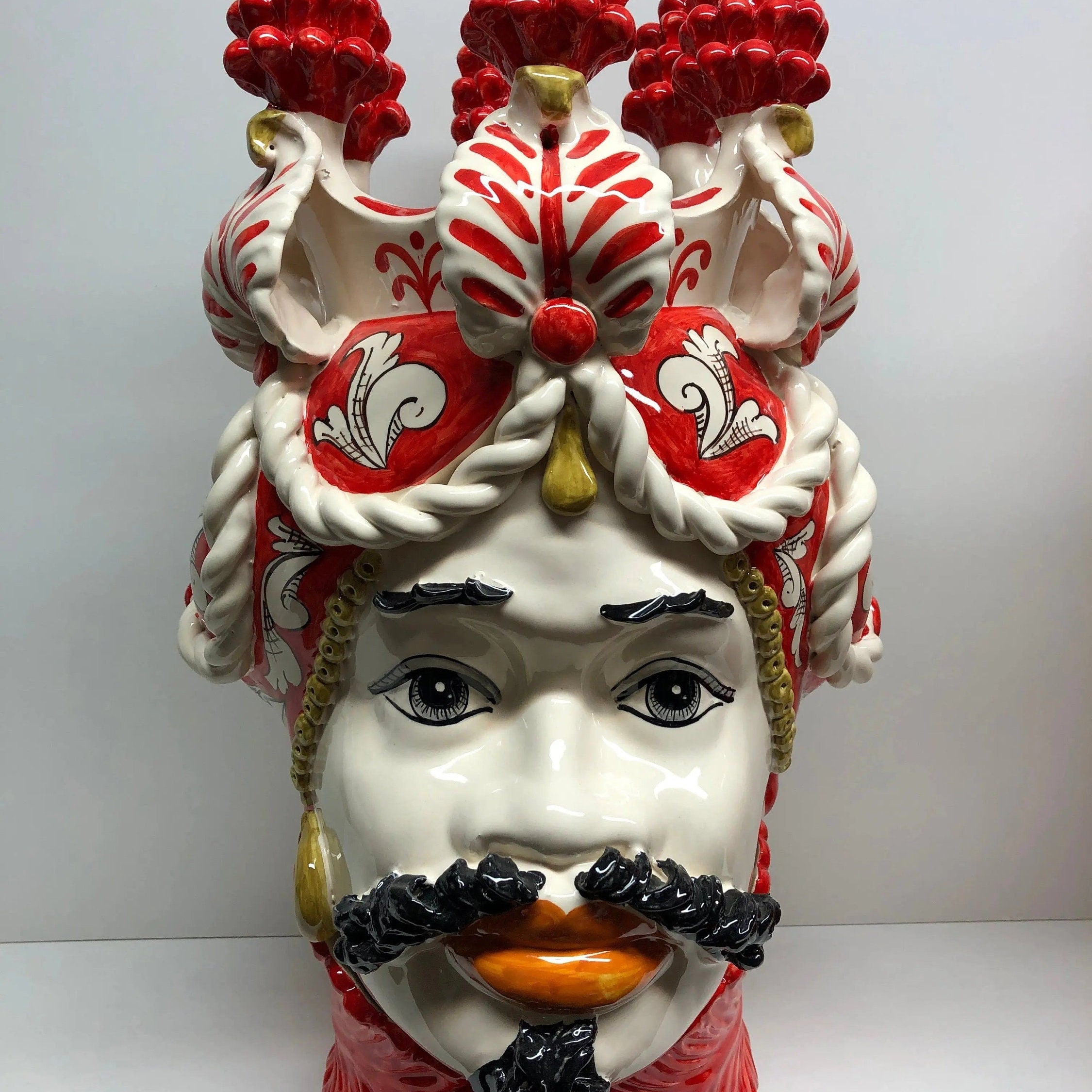 Teste di Moro Zefiro Corona Pigne Ceramica Caltagirone cm H.48 L.28 Artigianale Rosso DD CERAMICHE SICILIANE