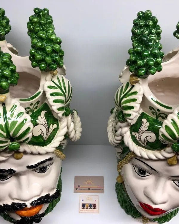 Teste di Moro Zefiro Corona Pigne Ceramica Caltagirone cm H.48 L.28 Artigianale Verde DD CERAMICHE SICILIANE