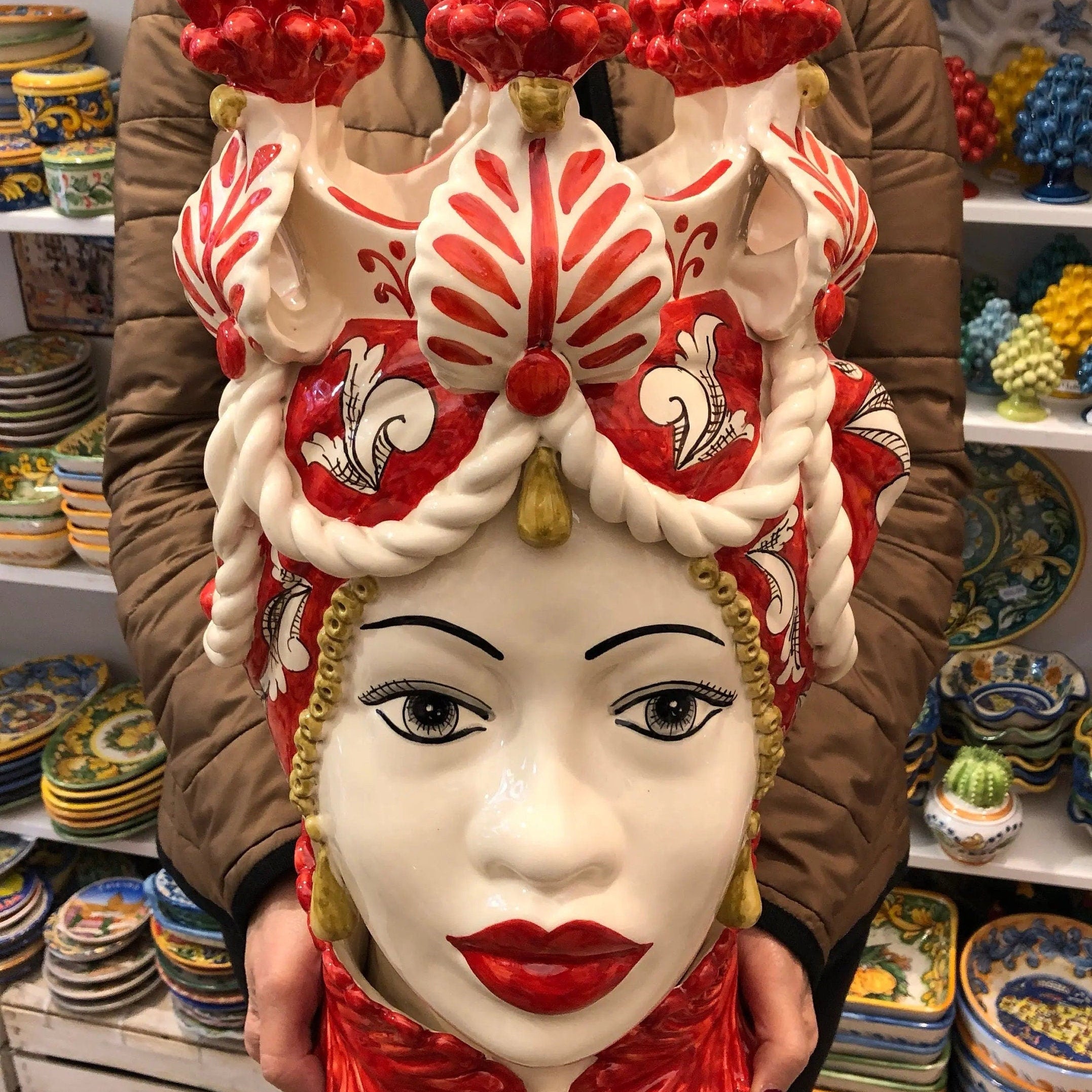 Teste di Moro Zefiro Corona Pigne Ceramica Caltagirone cm H.48 L.28 Artigianale Rosso DD CERAMICHE SICILIANE