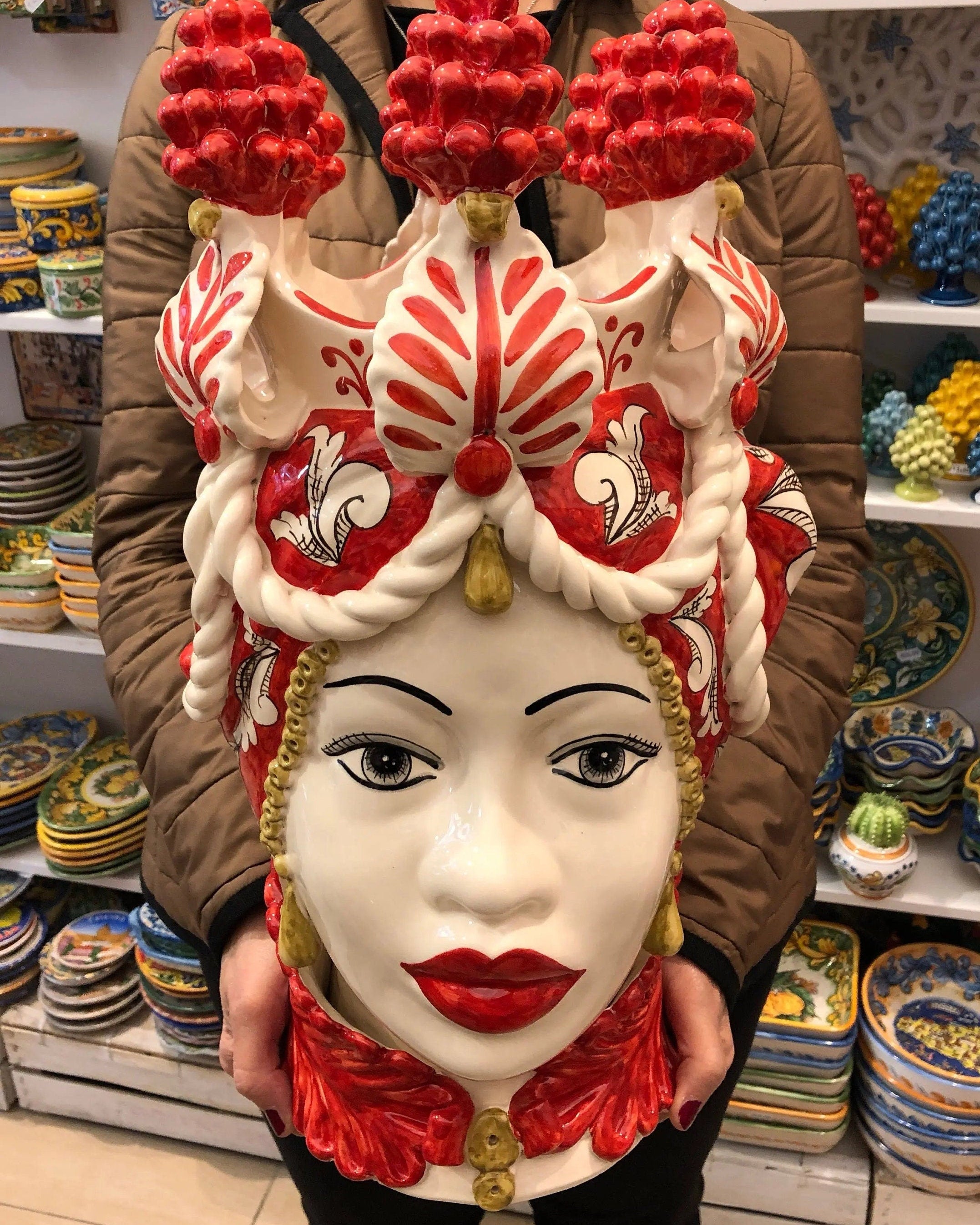 Teste di Moro Zefiro Corona Pigne Ceramica Caltagirone cm H.48 L.28 Artigianale Rosso DD CERAMICHE SICILIANE