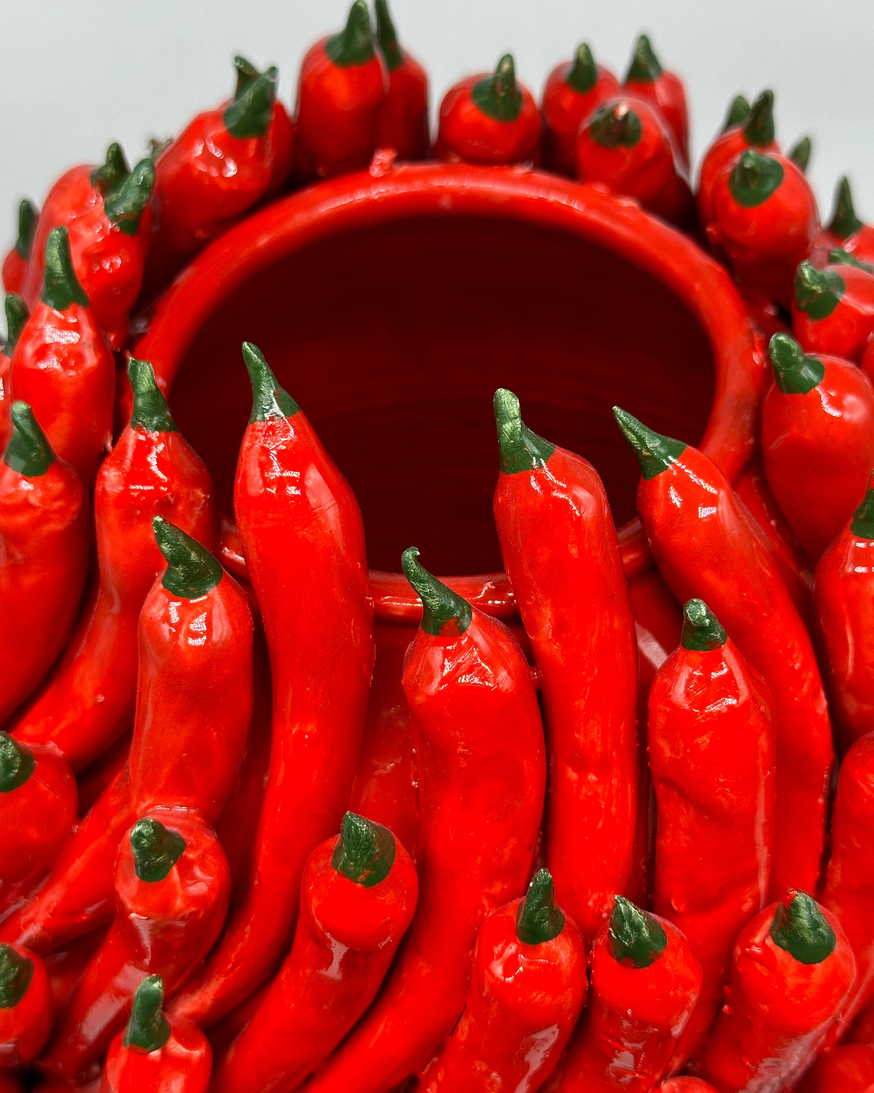 Vaso Frutta Peperoncini Rossi cm H.35 L.30 Ceramica Caltagirone fatto a mano - OGGETTISTICA