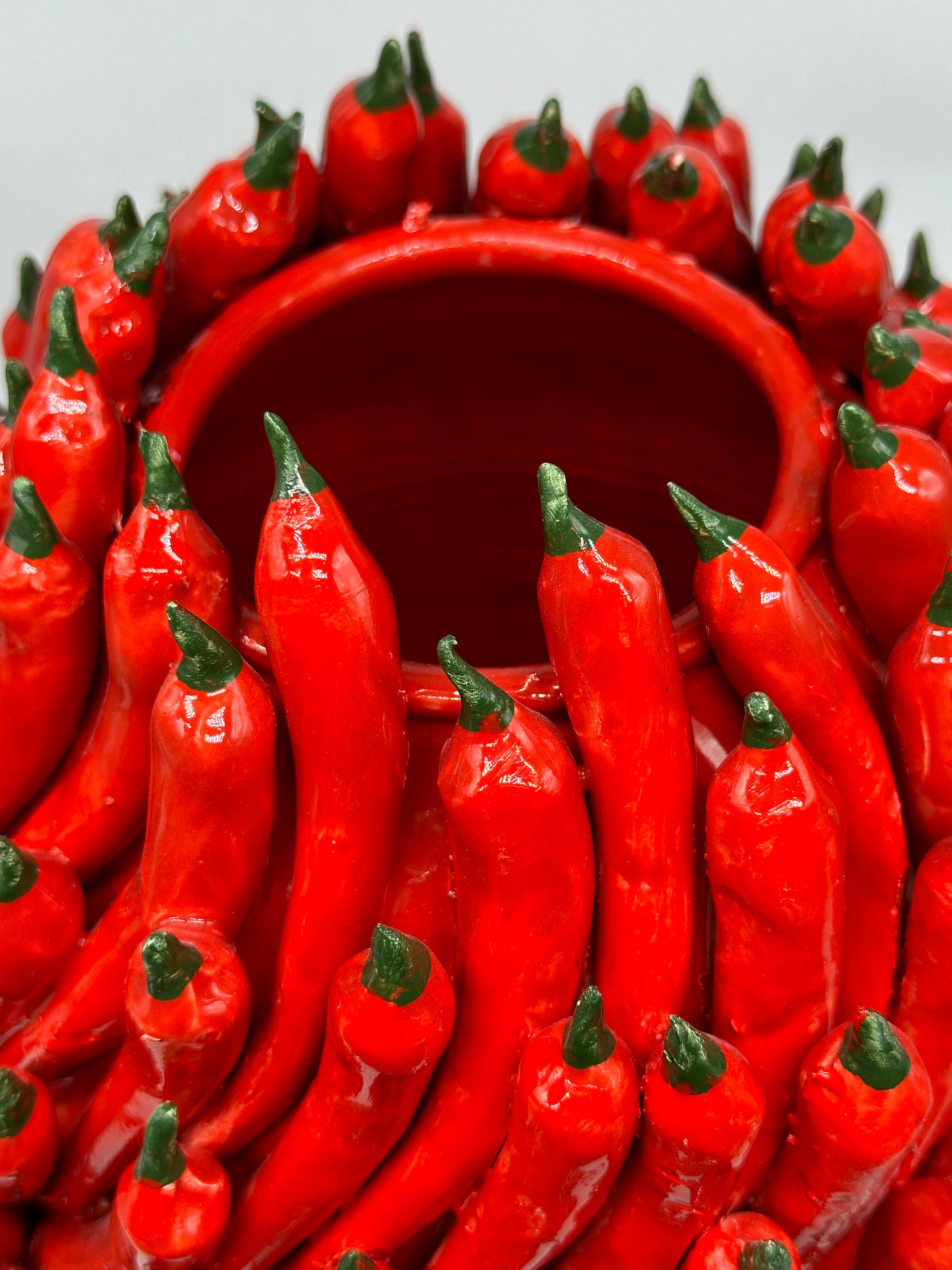 Vaso Frutta Peperoncini Rossi cm H.35 L.30 Ceramica Caltagirone fatto a mano - OGGETTISTICA