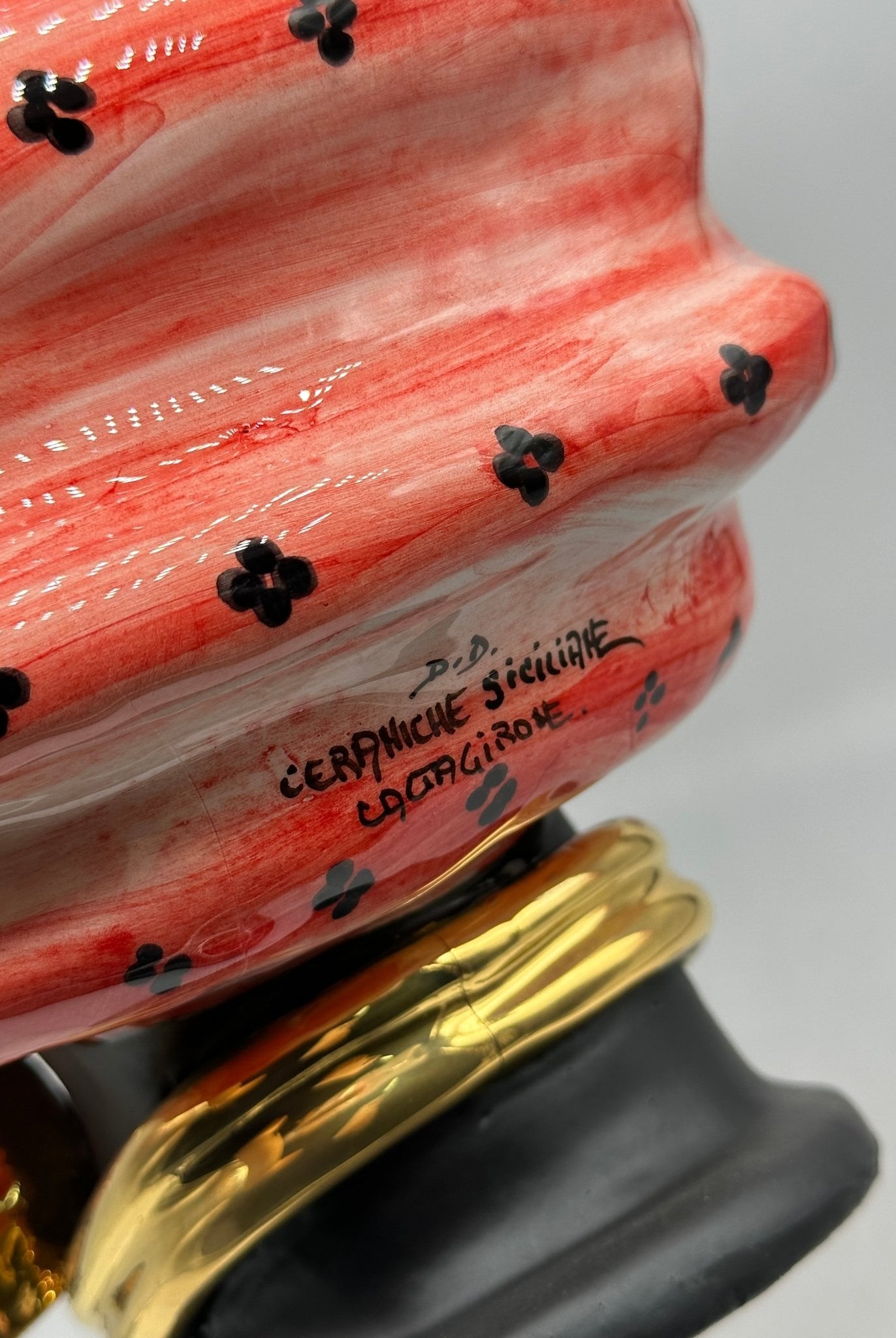 Teste di Moro Atena Ceramica Caltagirone cm H.30 L.23 Artigianale Rosso Pois Nero Oro - DD CERAMICHE SICILIANE